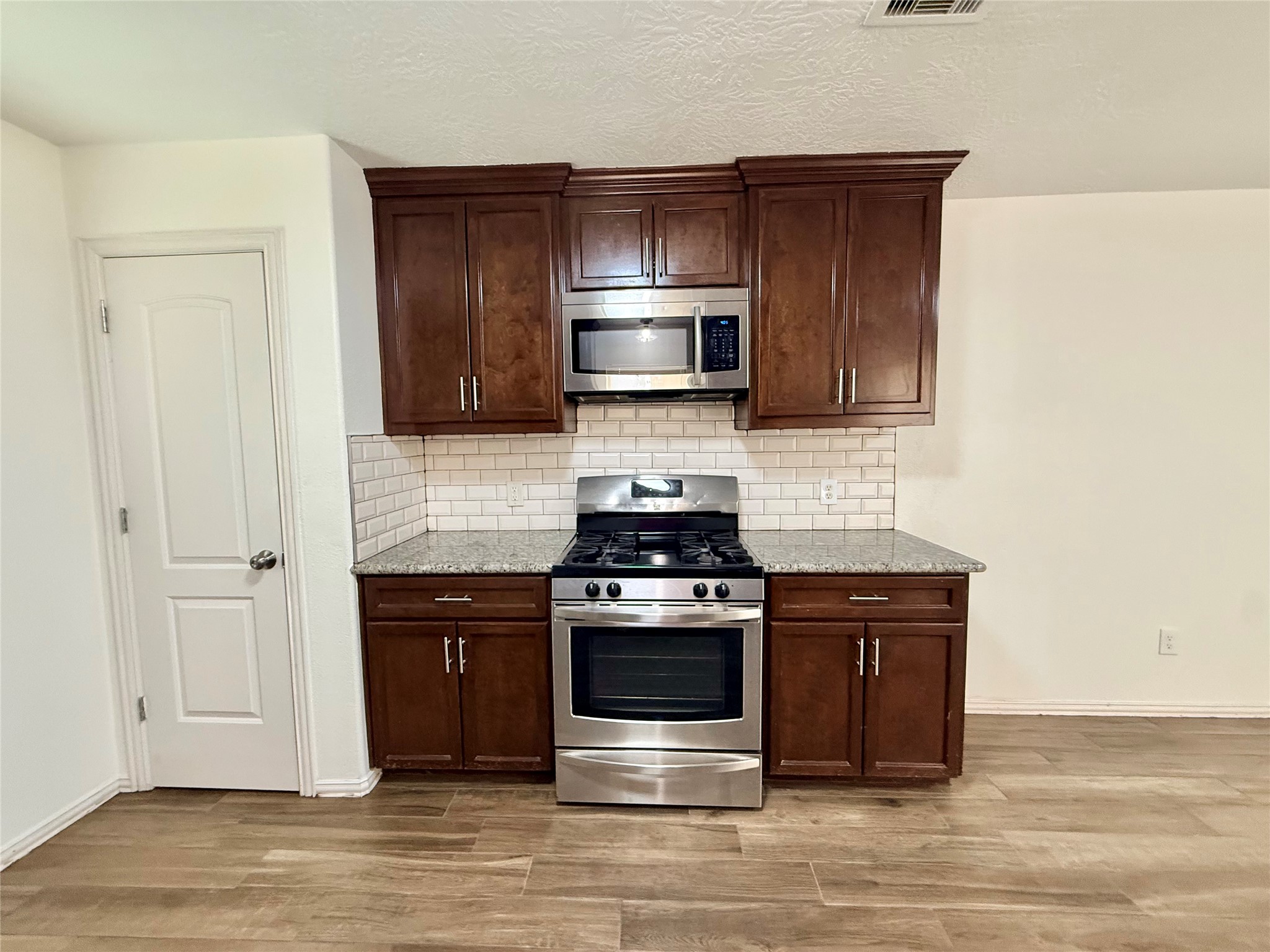 21927 Octavia Way Property Photo 4