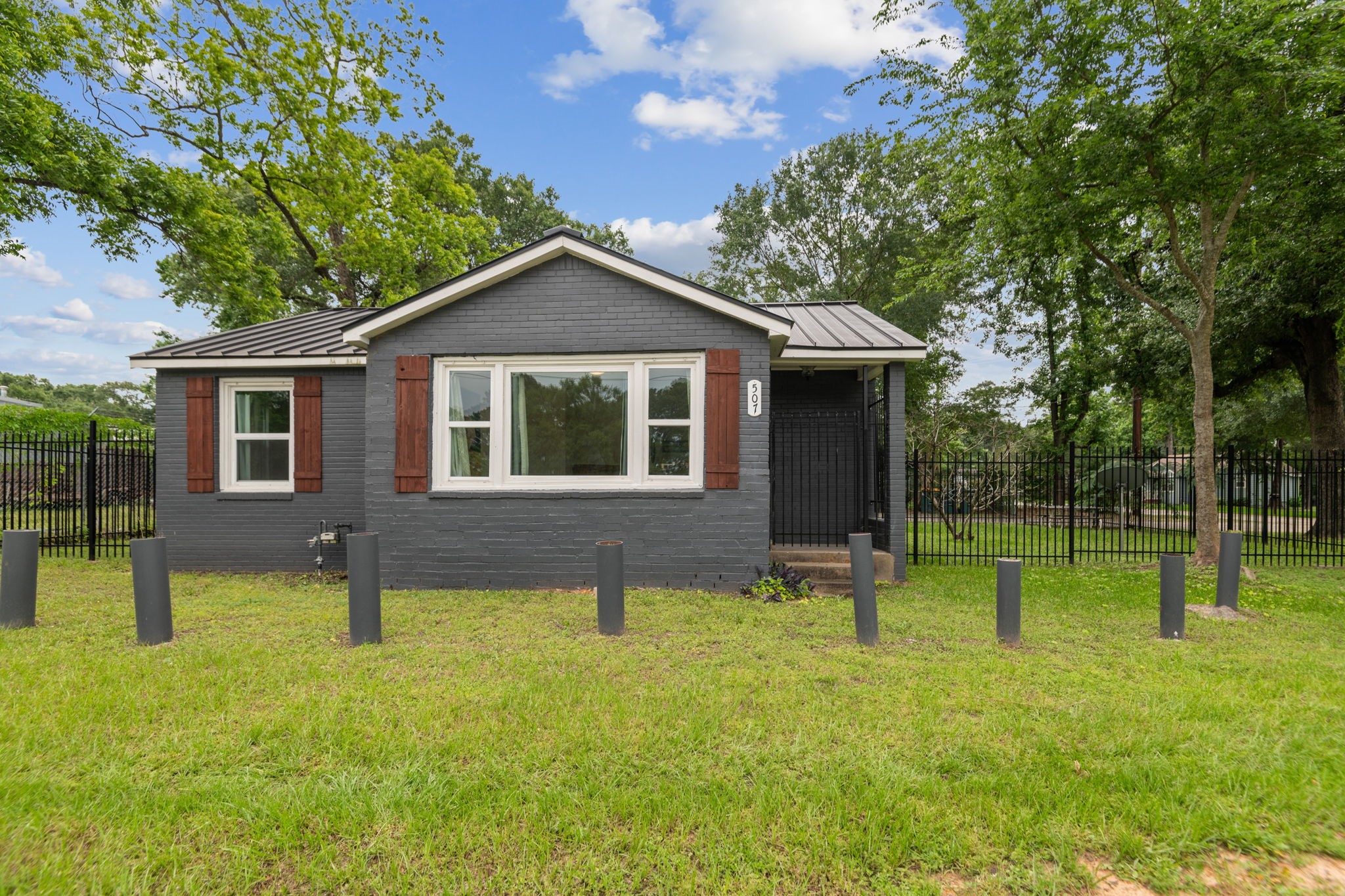 507 Silverdale Drive Property Photo