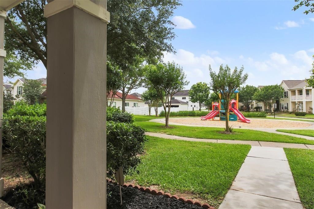 11736 Chanteloup Drive Property Photo 4