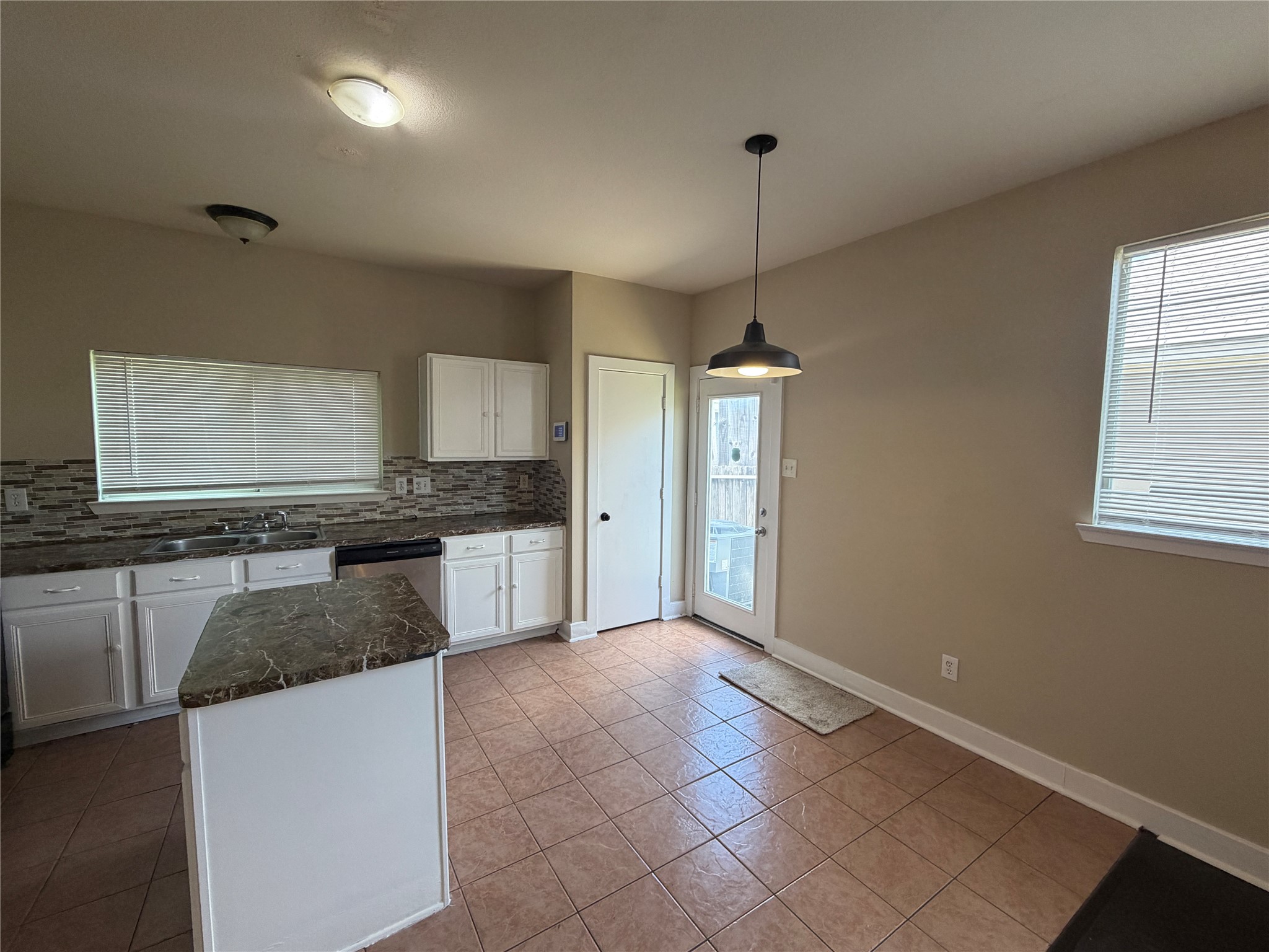 11736 Chanteloup Drive Property Photo 6