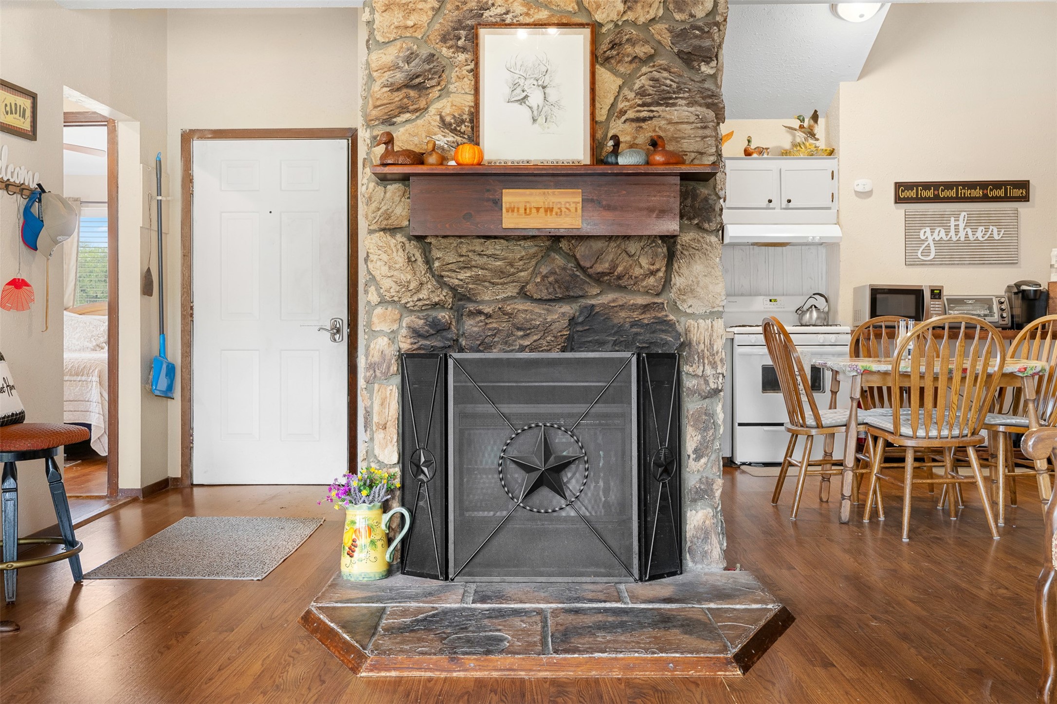 1085 Reeves Road Property Photo 7
