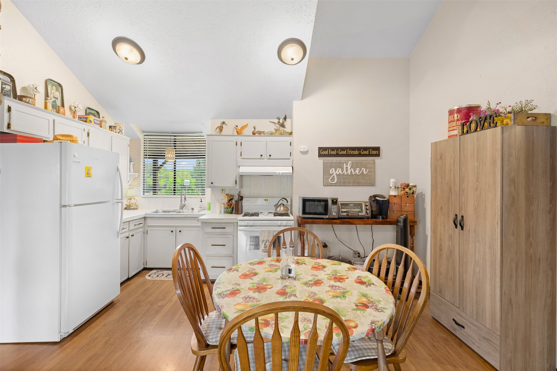 1085 Reeves Road Property Photo 8