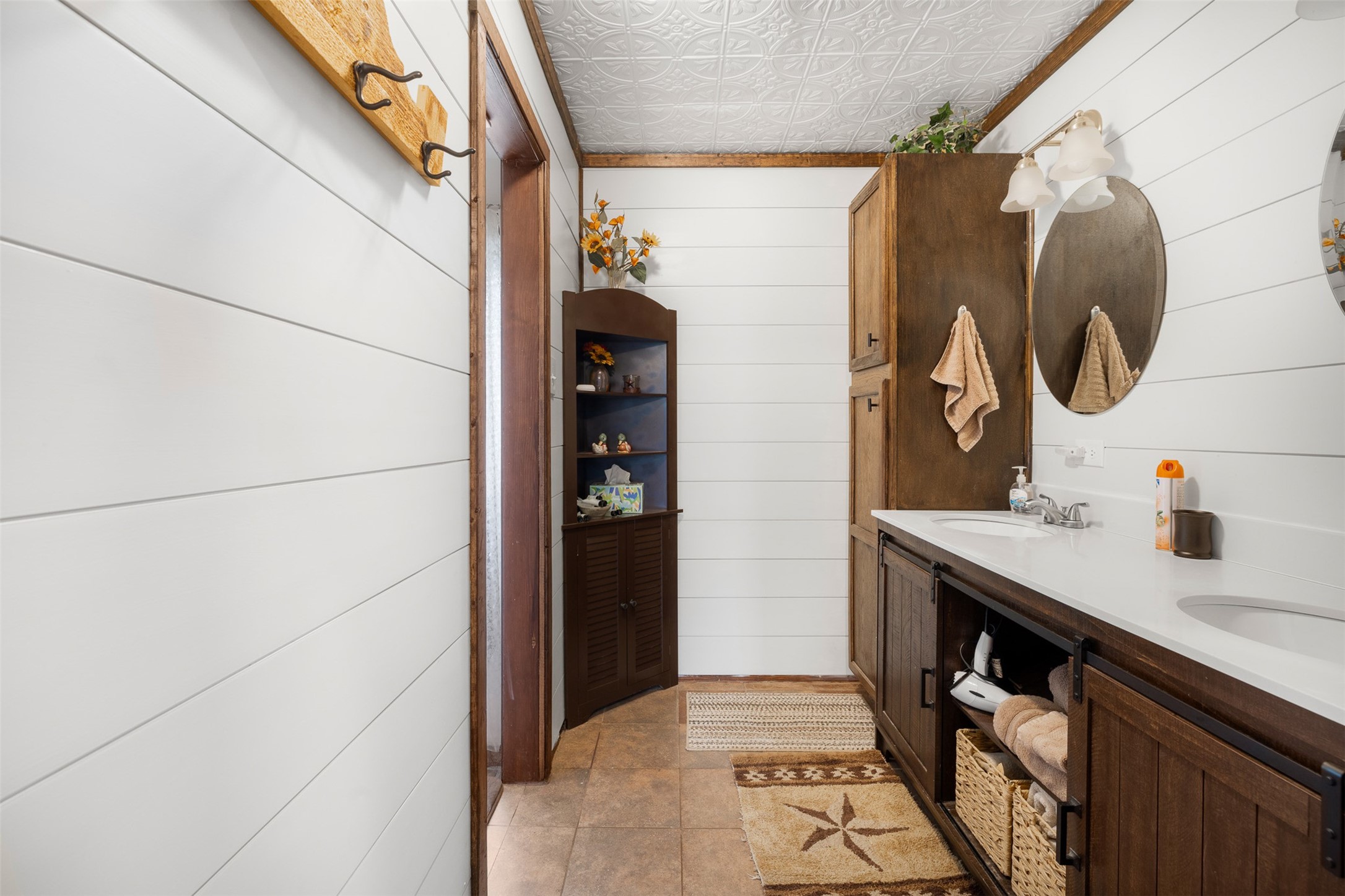 1085 Reeves Road Property Photo 14