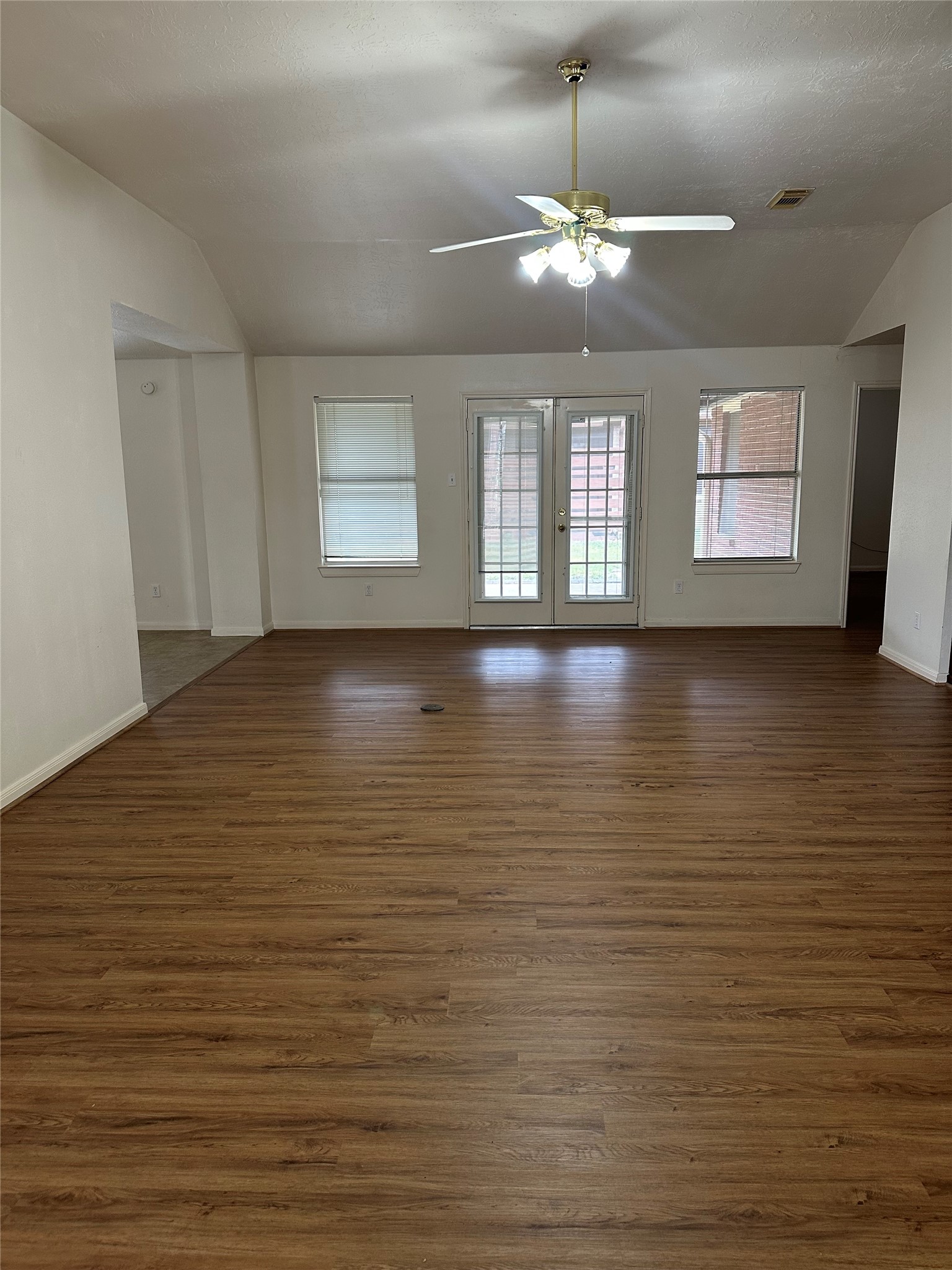 914 W Peach Hollow Circle Property Photo 4