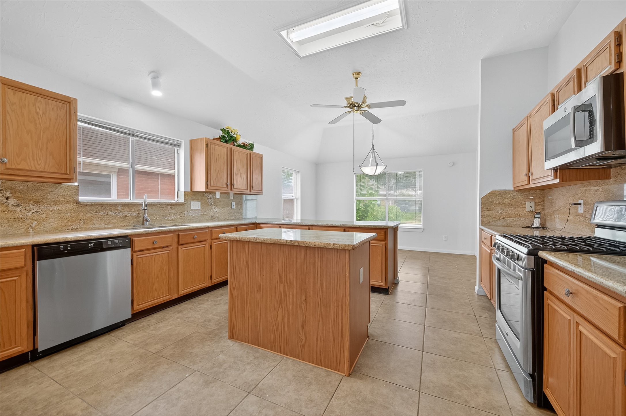 914 W Peach Hollow Circle Property Photo 8