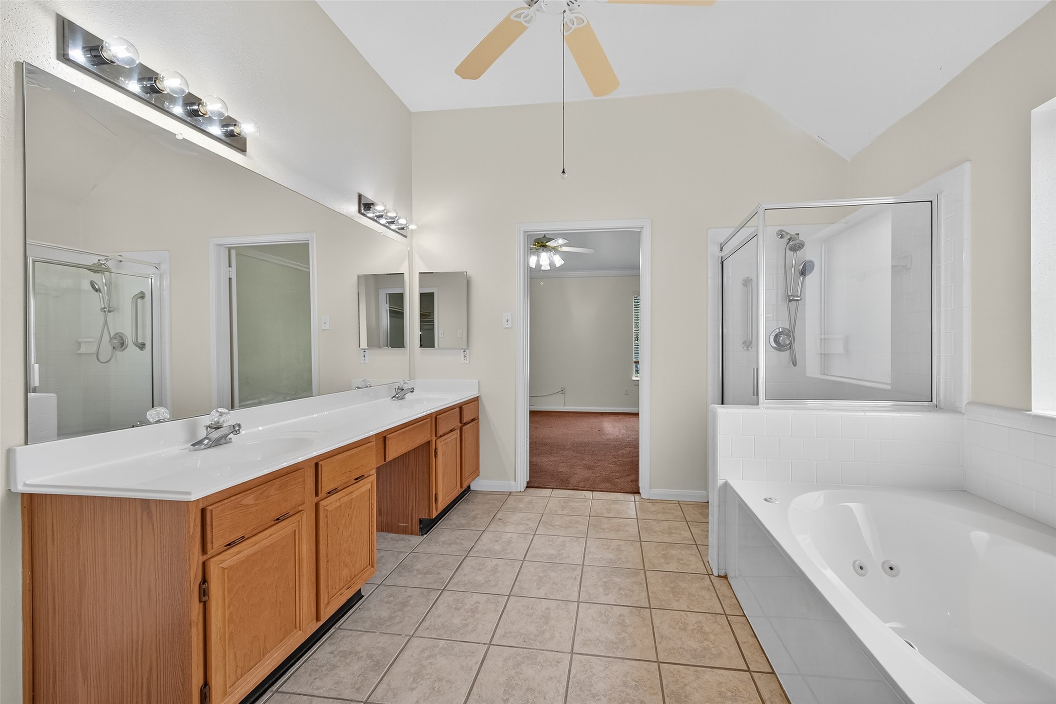 914 W Peach Hollow Circle Property Photo 21
