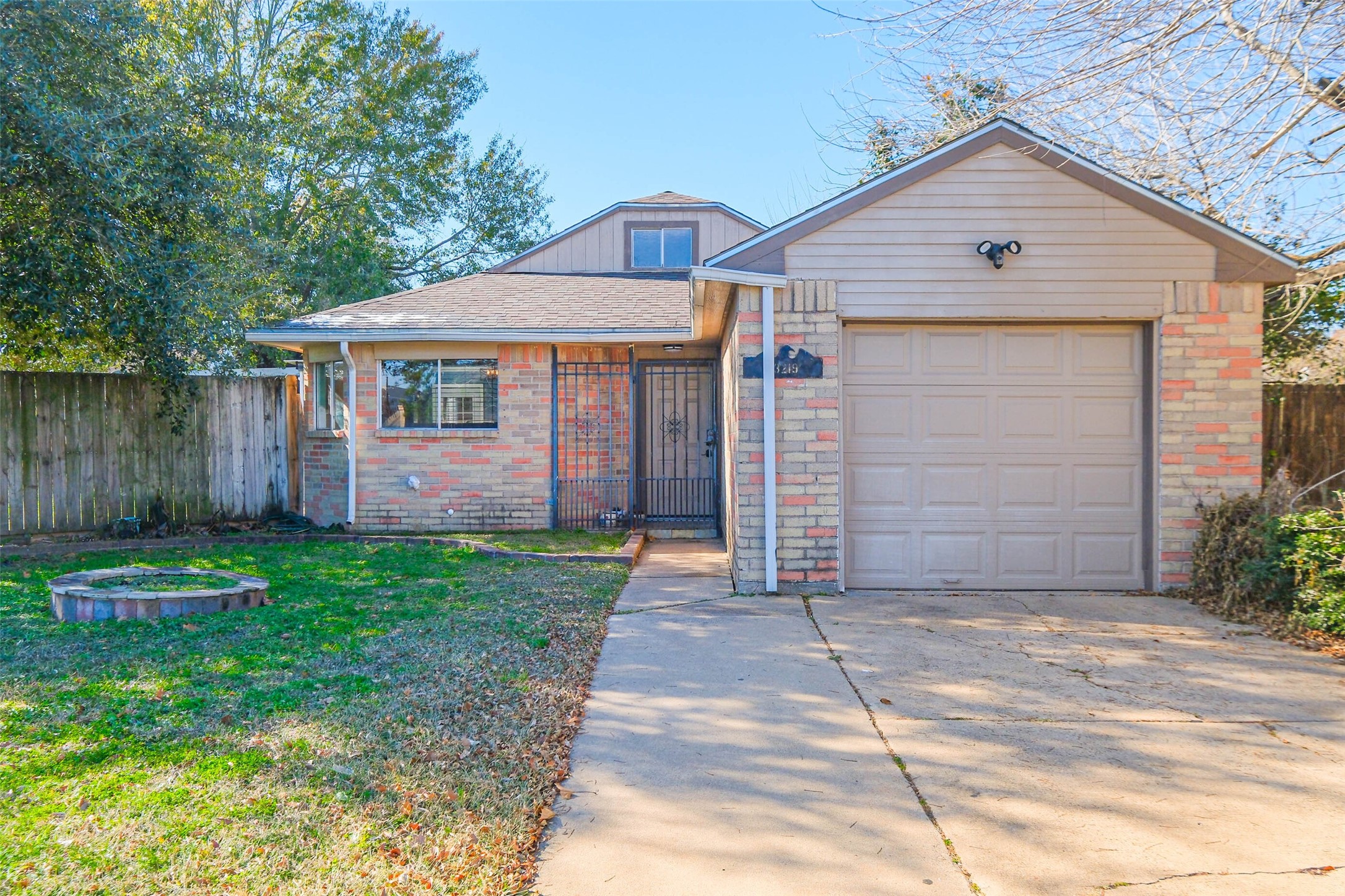 13219 Fountaincrest Court Property Photo