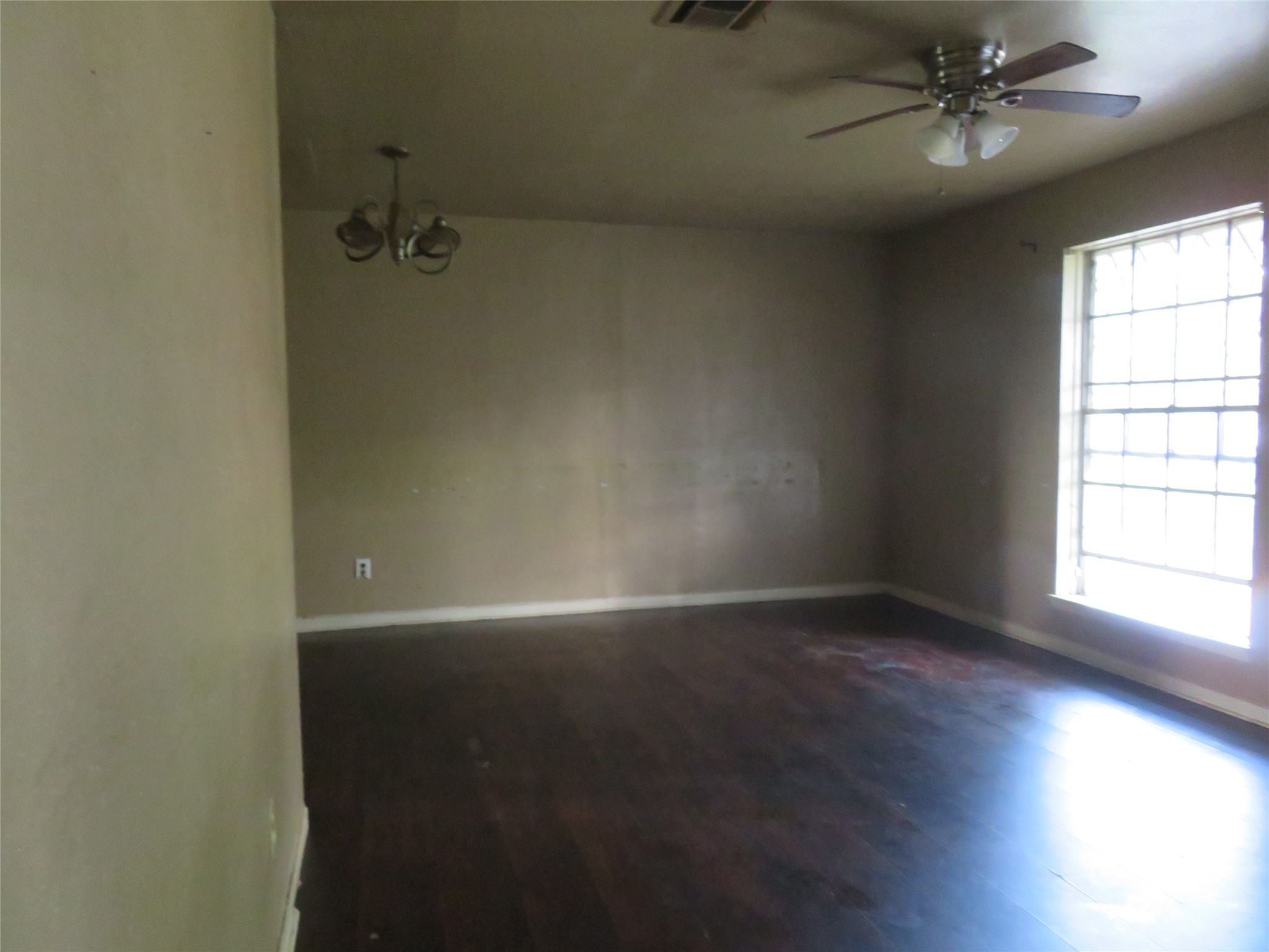 827 Marcolin Street Property Photo 4
