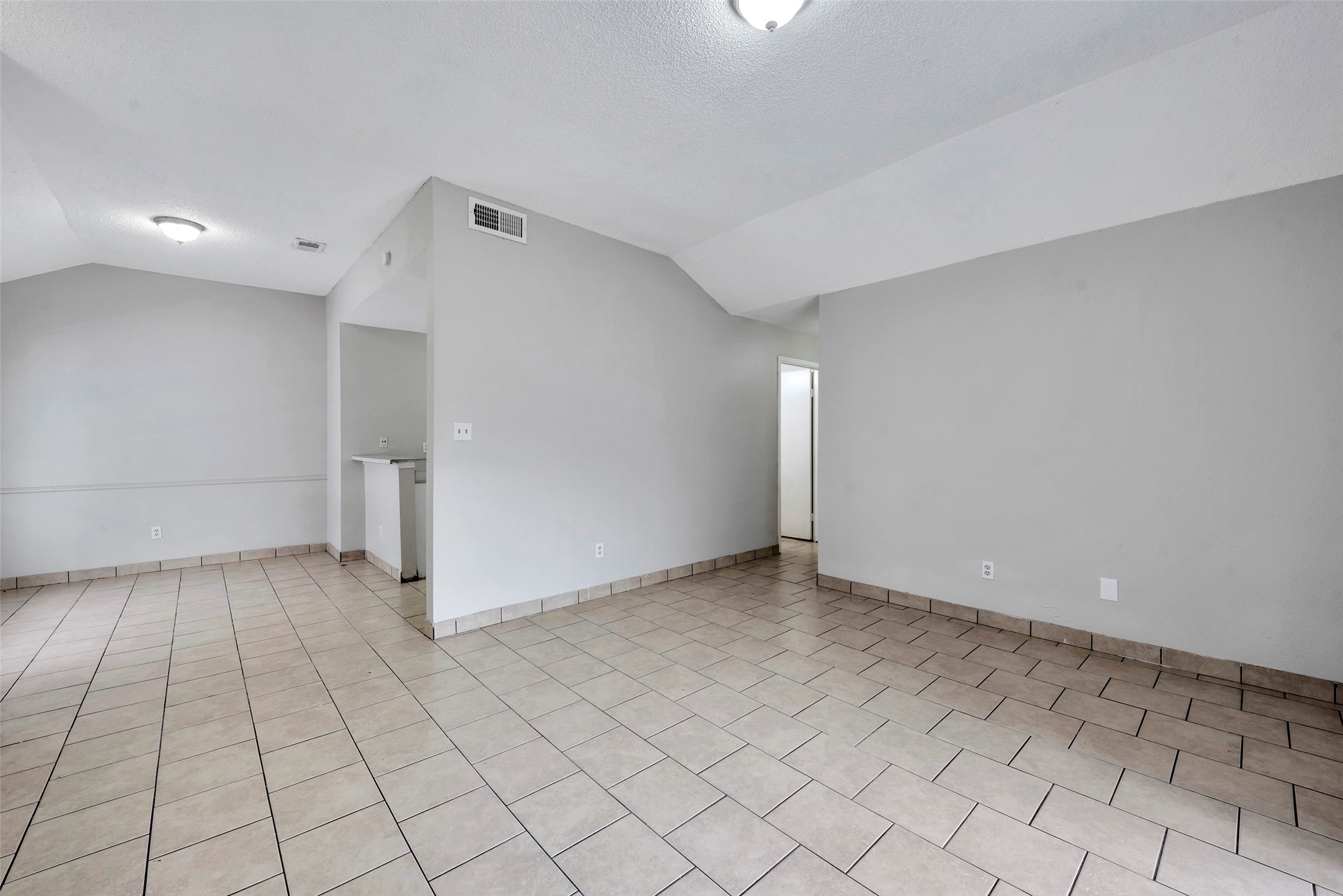 6110 W Mount Houston Road C Property Photo 4