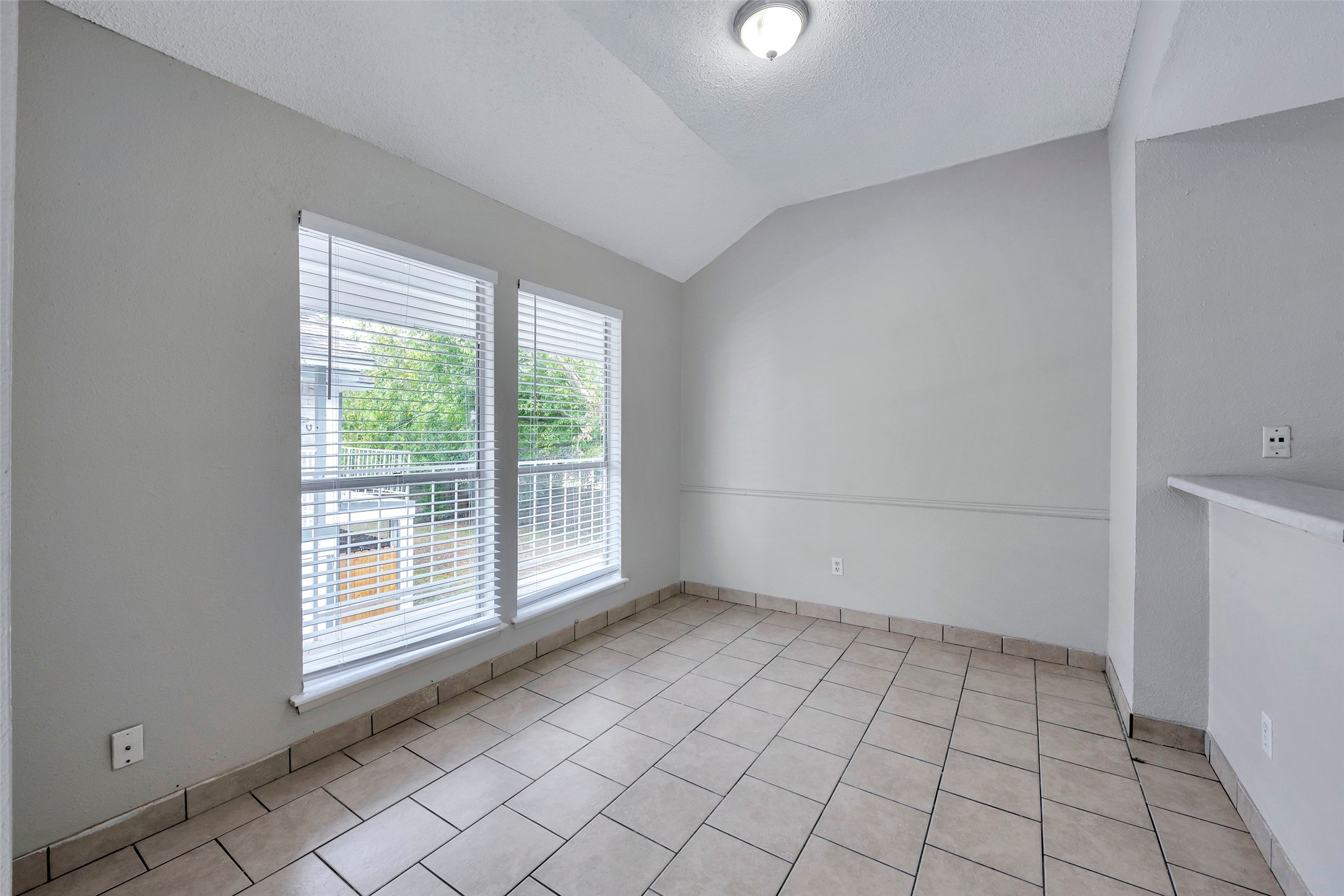 6110 W Mount Houston Road C Property Photo 7