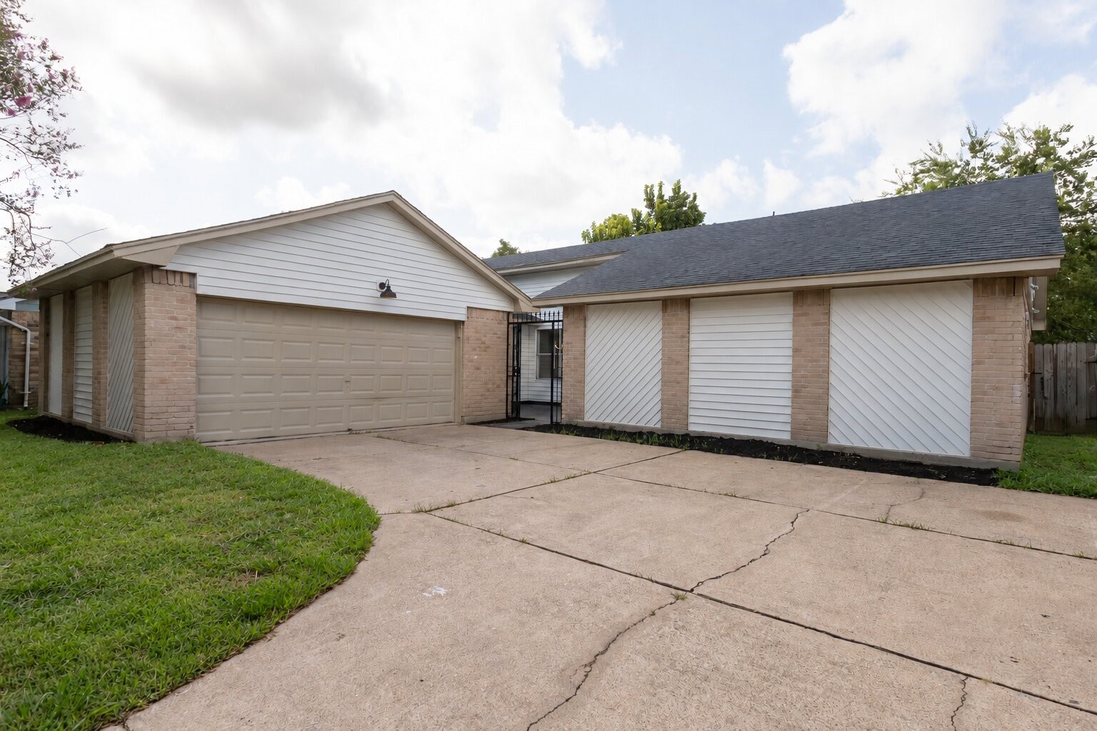 16003 Cerca Blanca Drive Property Photo 1