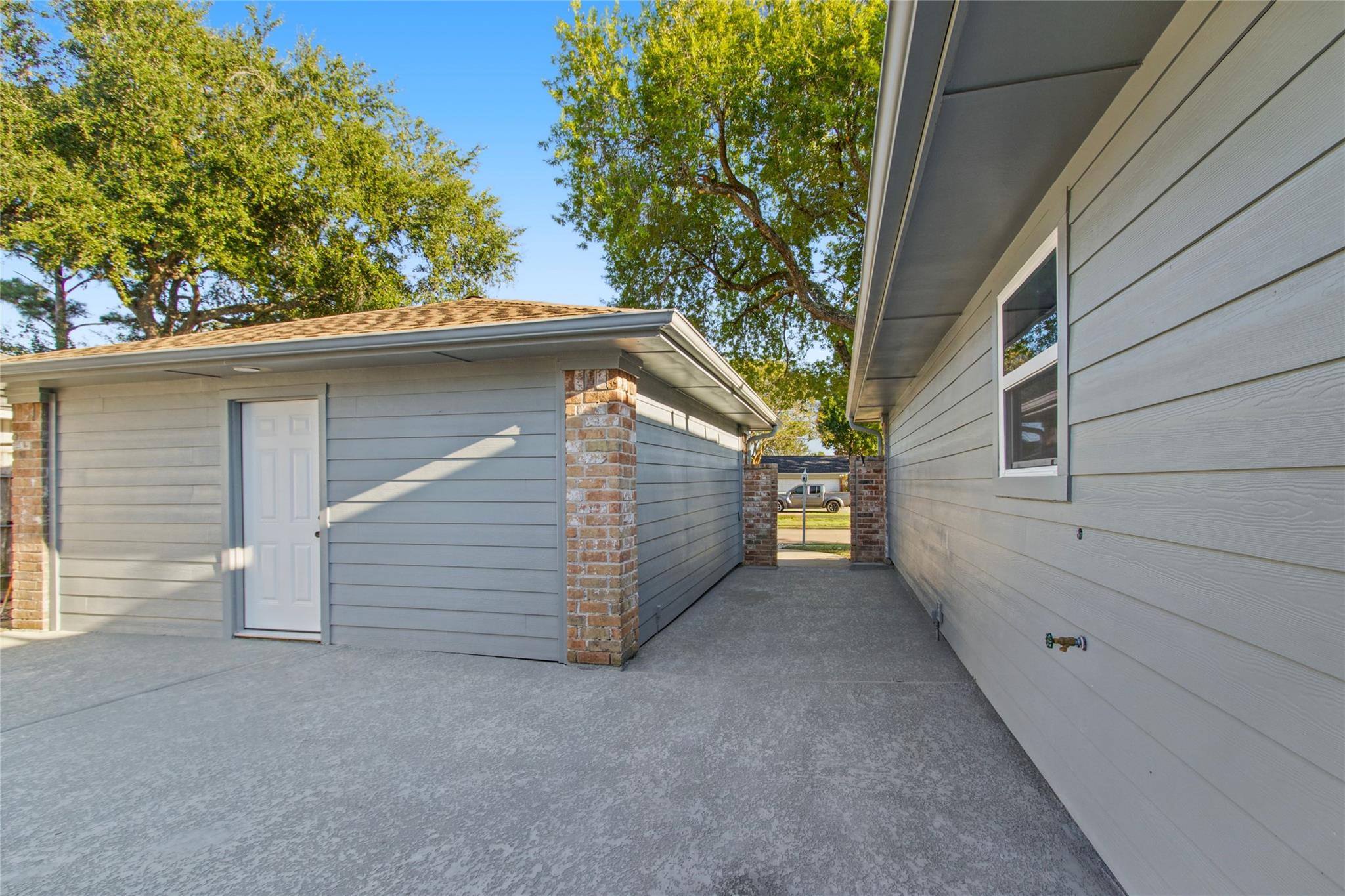 855 Silverpines Road Property Photo 7