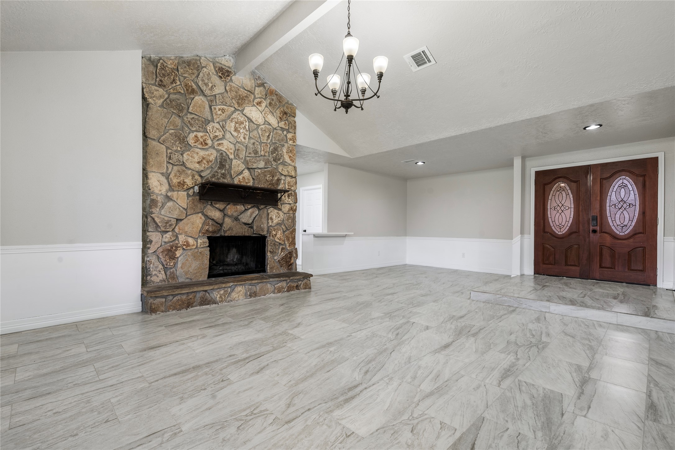 1446 Castle Glen Drive Property Photo 4
