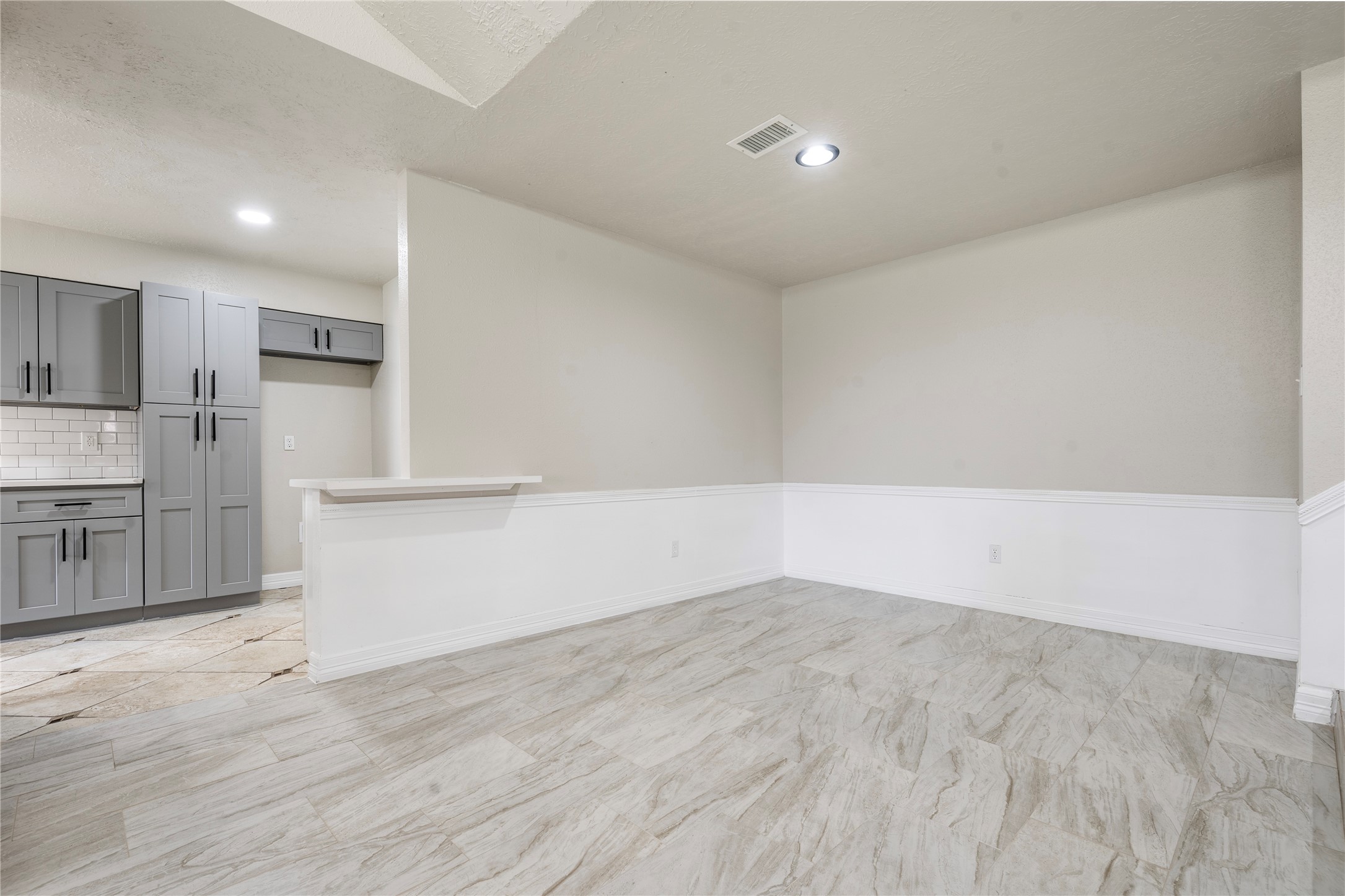 1446 Castle Glen Drive Property Photo 6