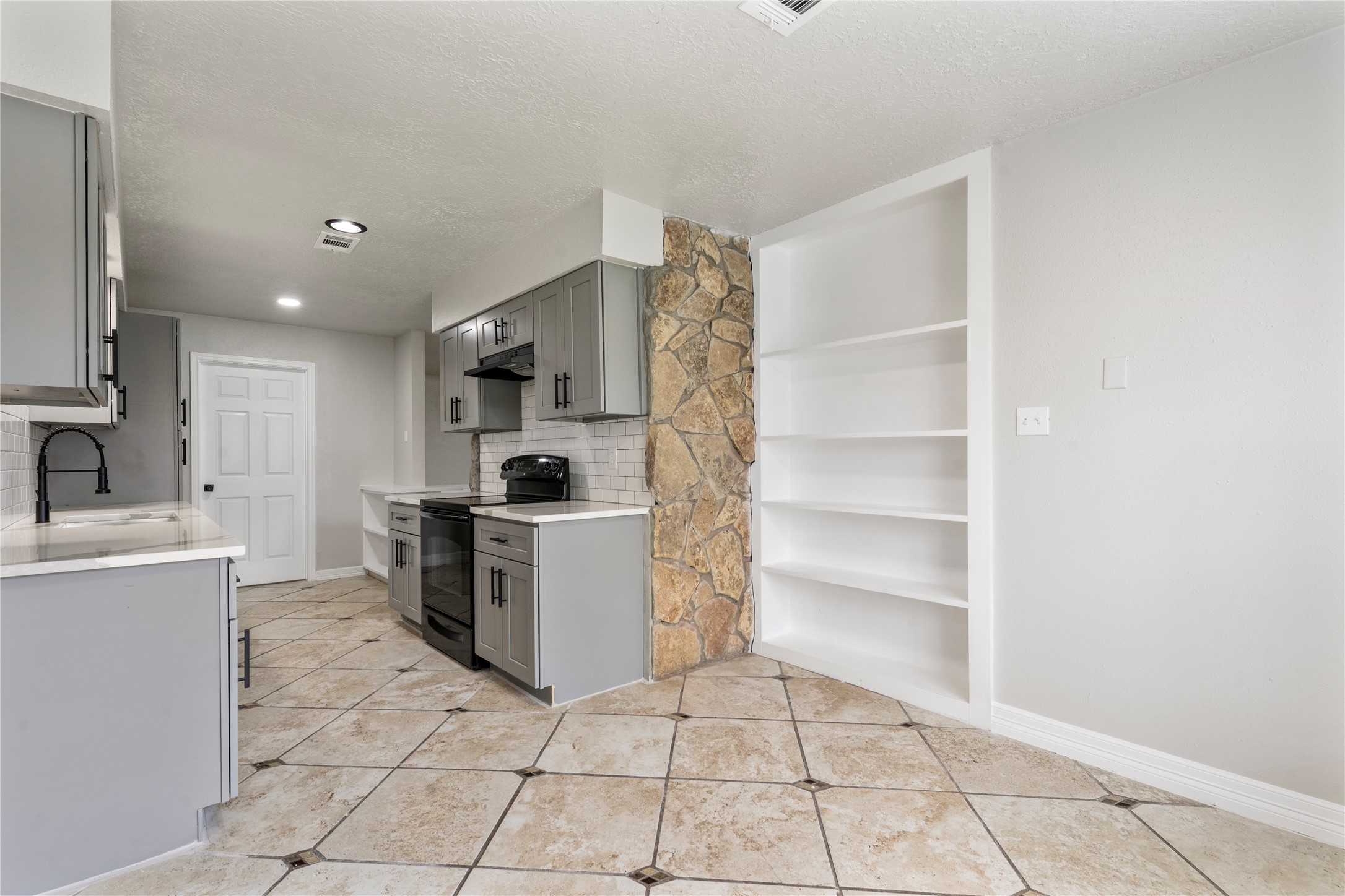 1446 Castle Glen Drive Property Photo 7
