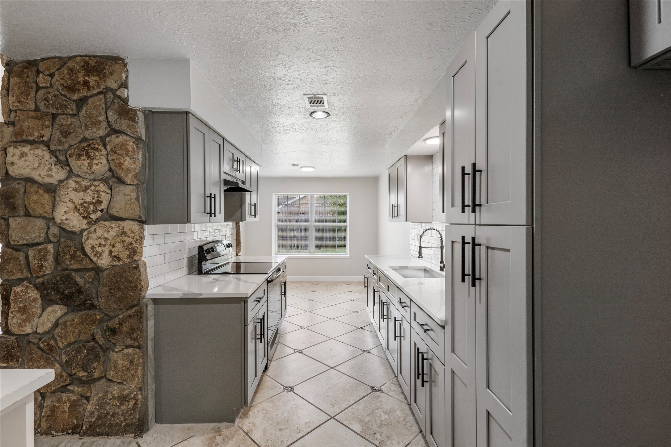 1446 Castle Glen Drive Property Photo 8