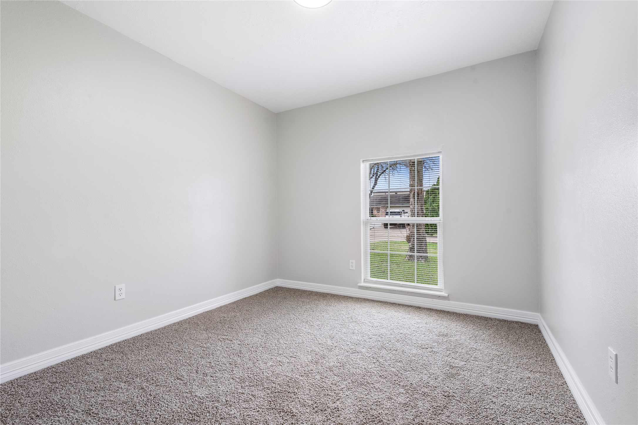 1446 Castle Glen Drive Property Photo 14