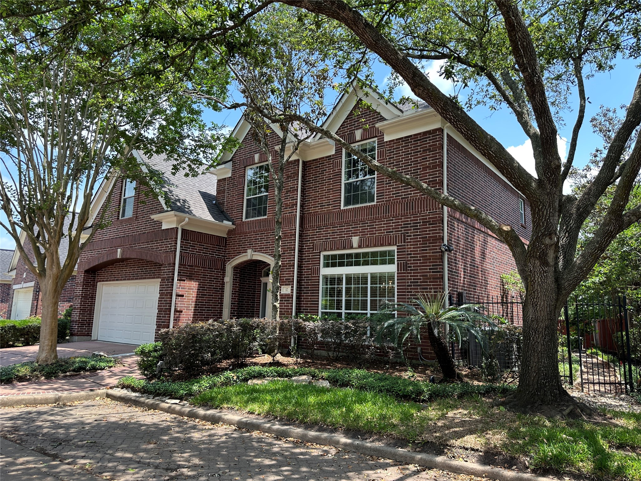 17 Ambleside Crescent Drive Property Photo 1