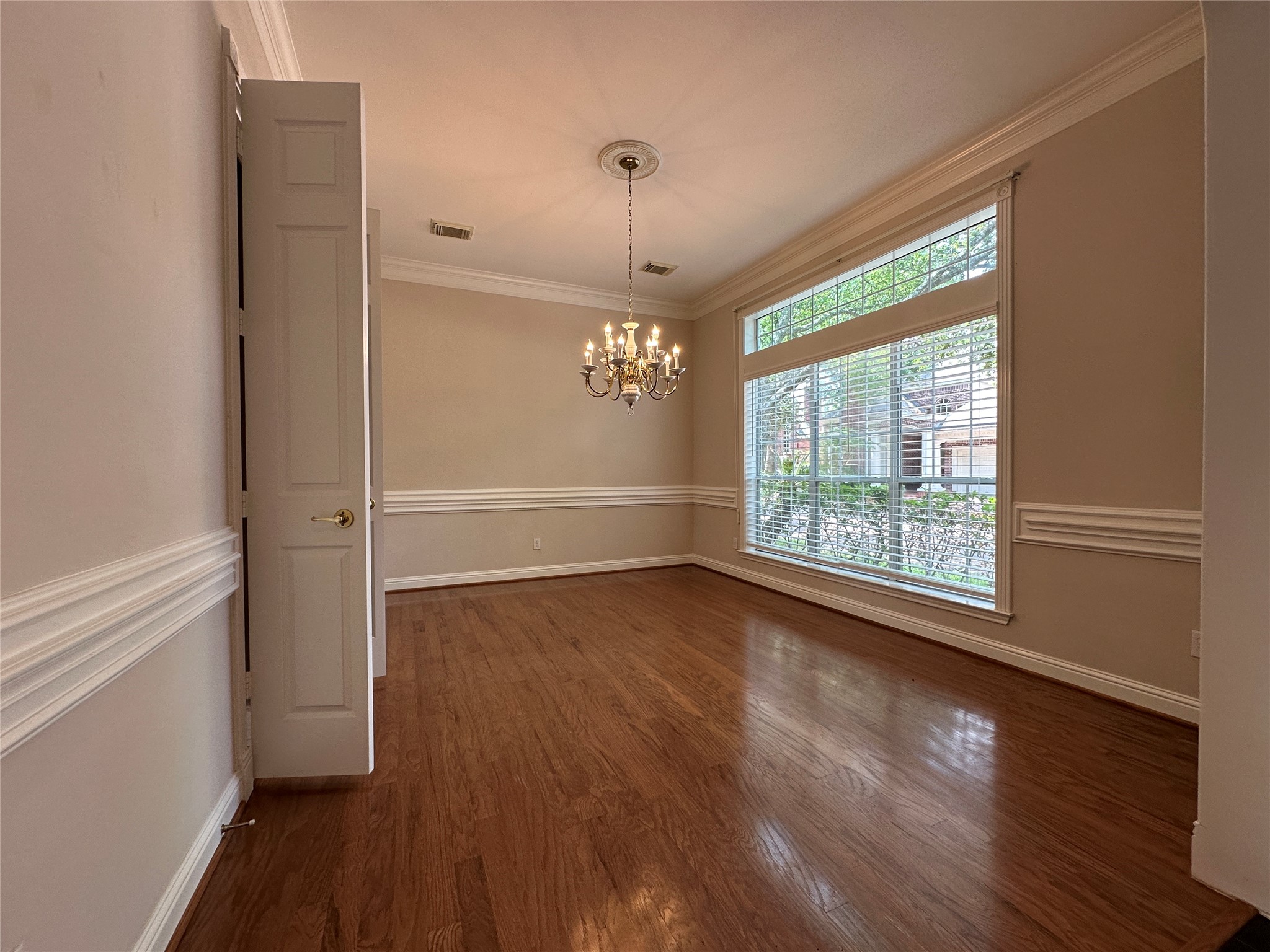 17 Ambleside Crescent Drive Property Photo 3