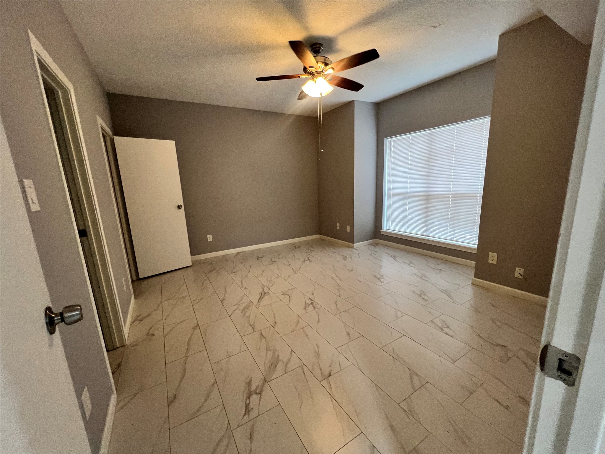 3130 Walnut Bend Lane 423 Property Photo 5