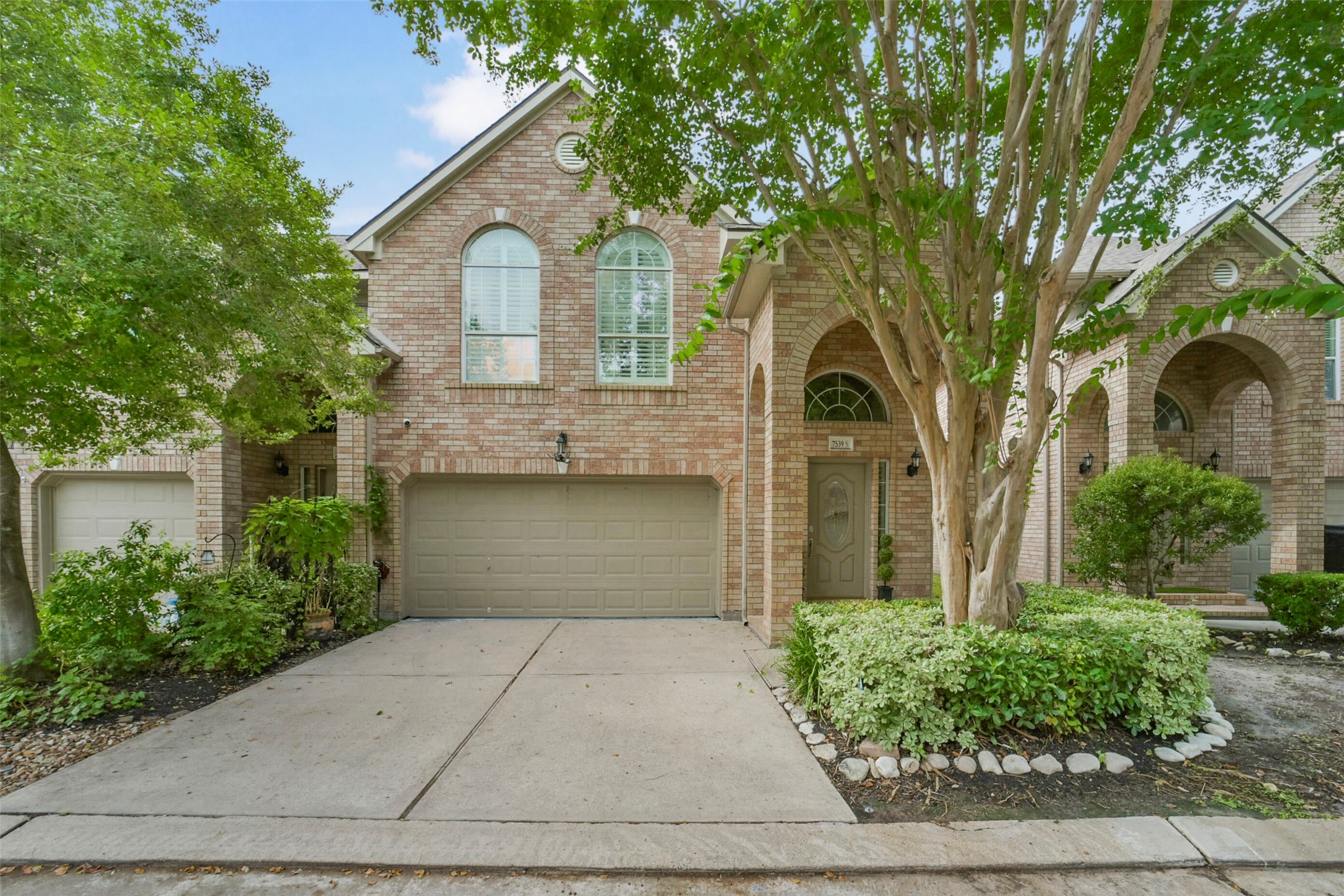7539 S Linpar Court Property Photo 1
