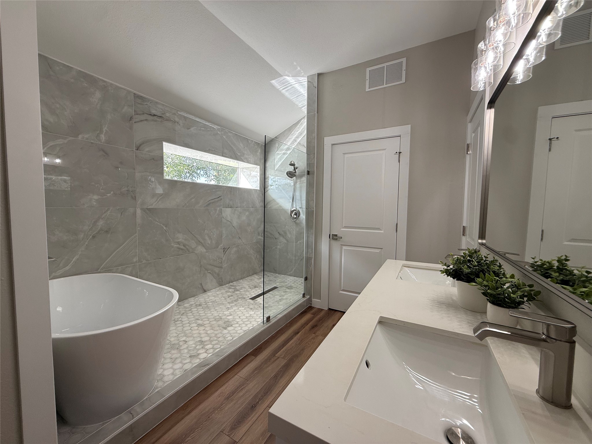 1703 Windy Knoll Drive Property Photo 4