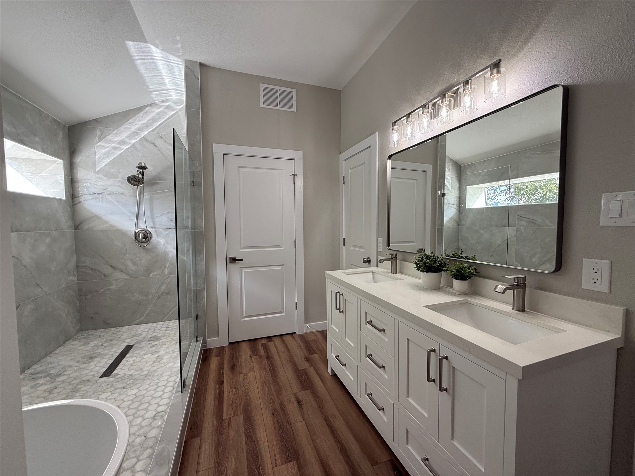 1703 Windy Knoll Drive Property Photo 6