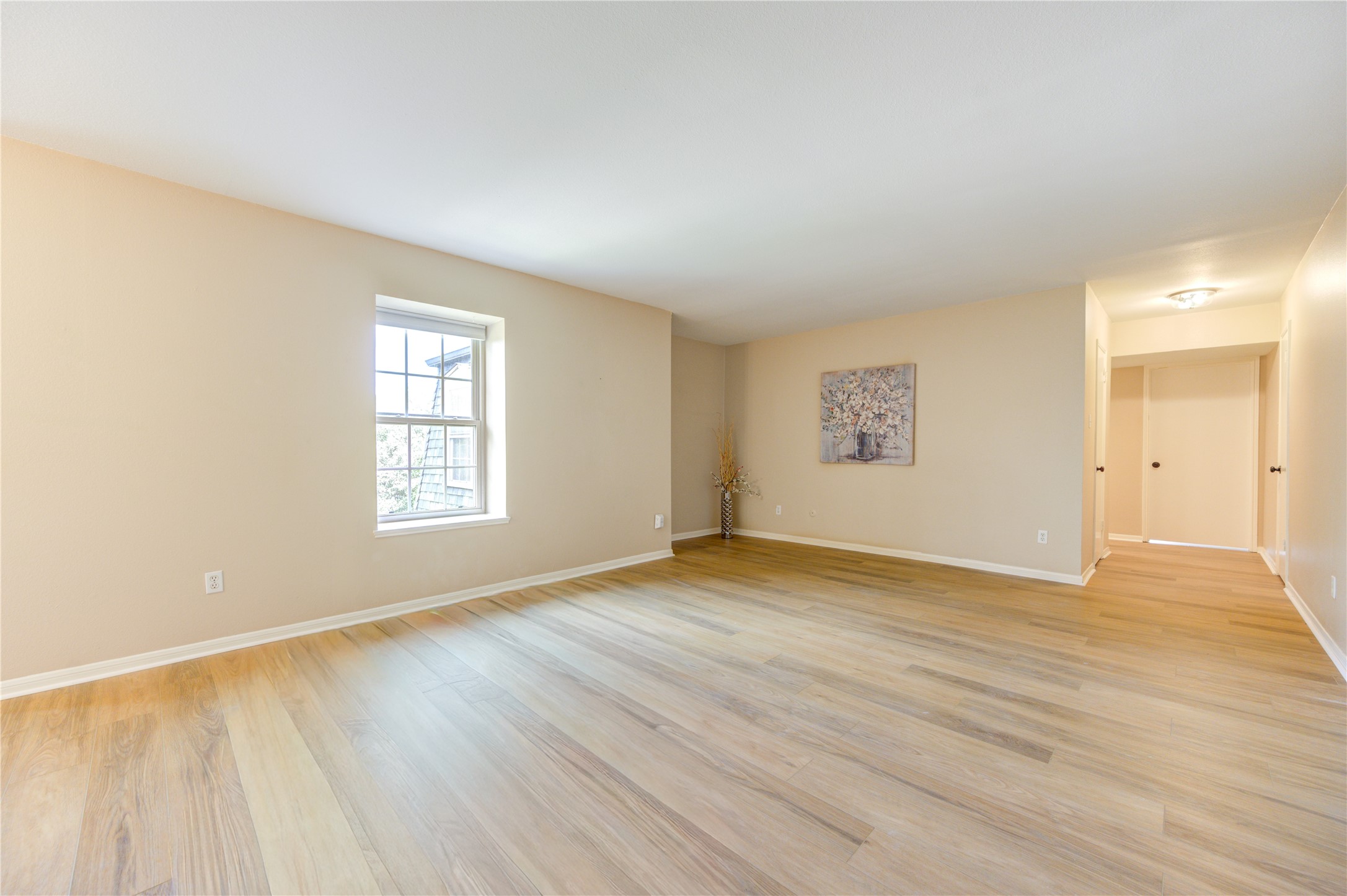 351 N Post Oak Lane 805 Property Photo 5