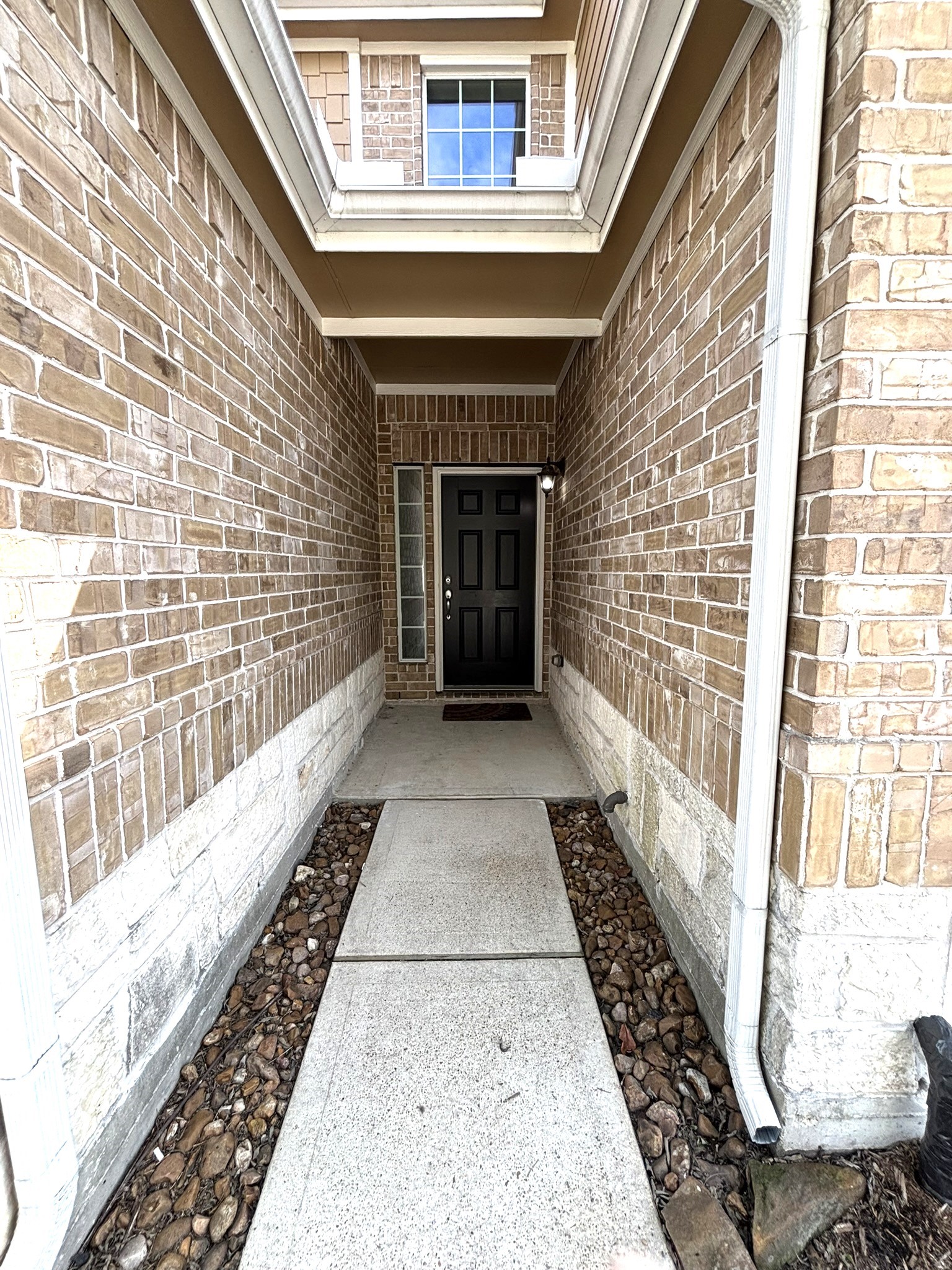8415 Sunset Loch Drive Property Photo 4