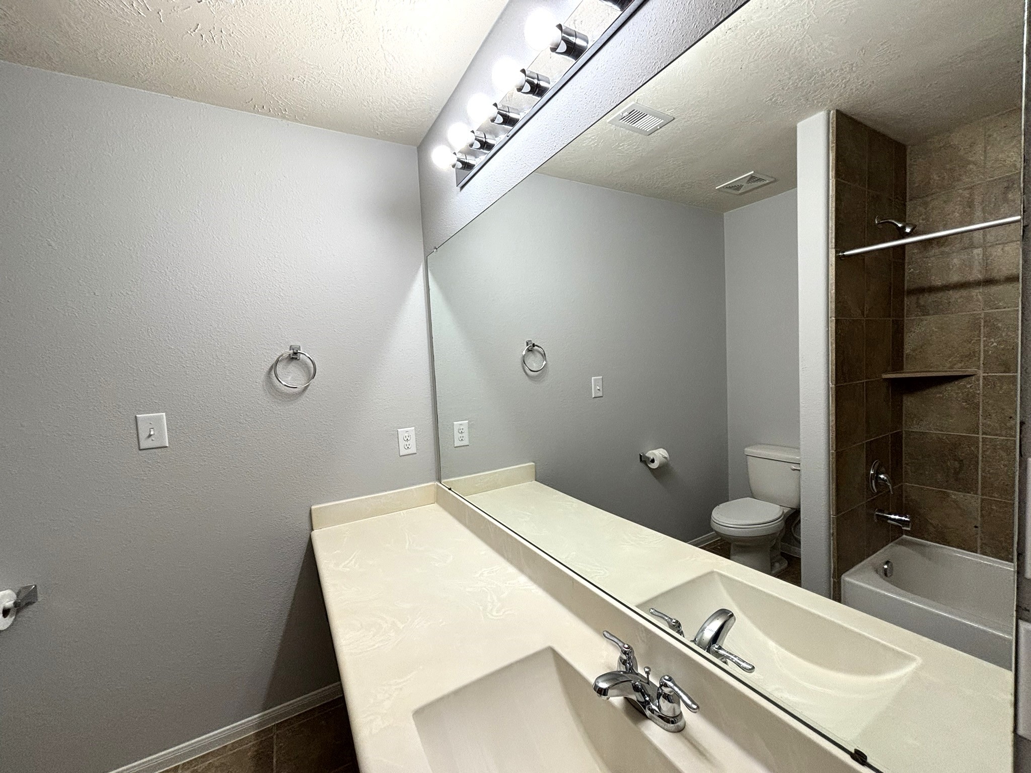 8415 Sunset Loch Drive Property Photo 19