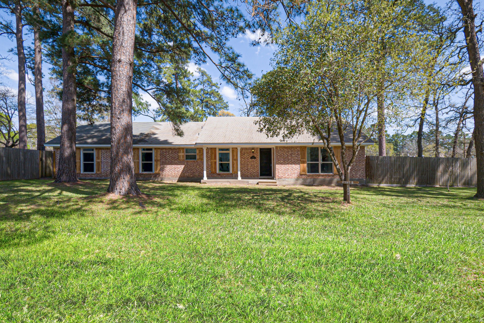 19331 E Lakeshore Drive Property Photo 1