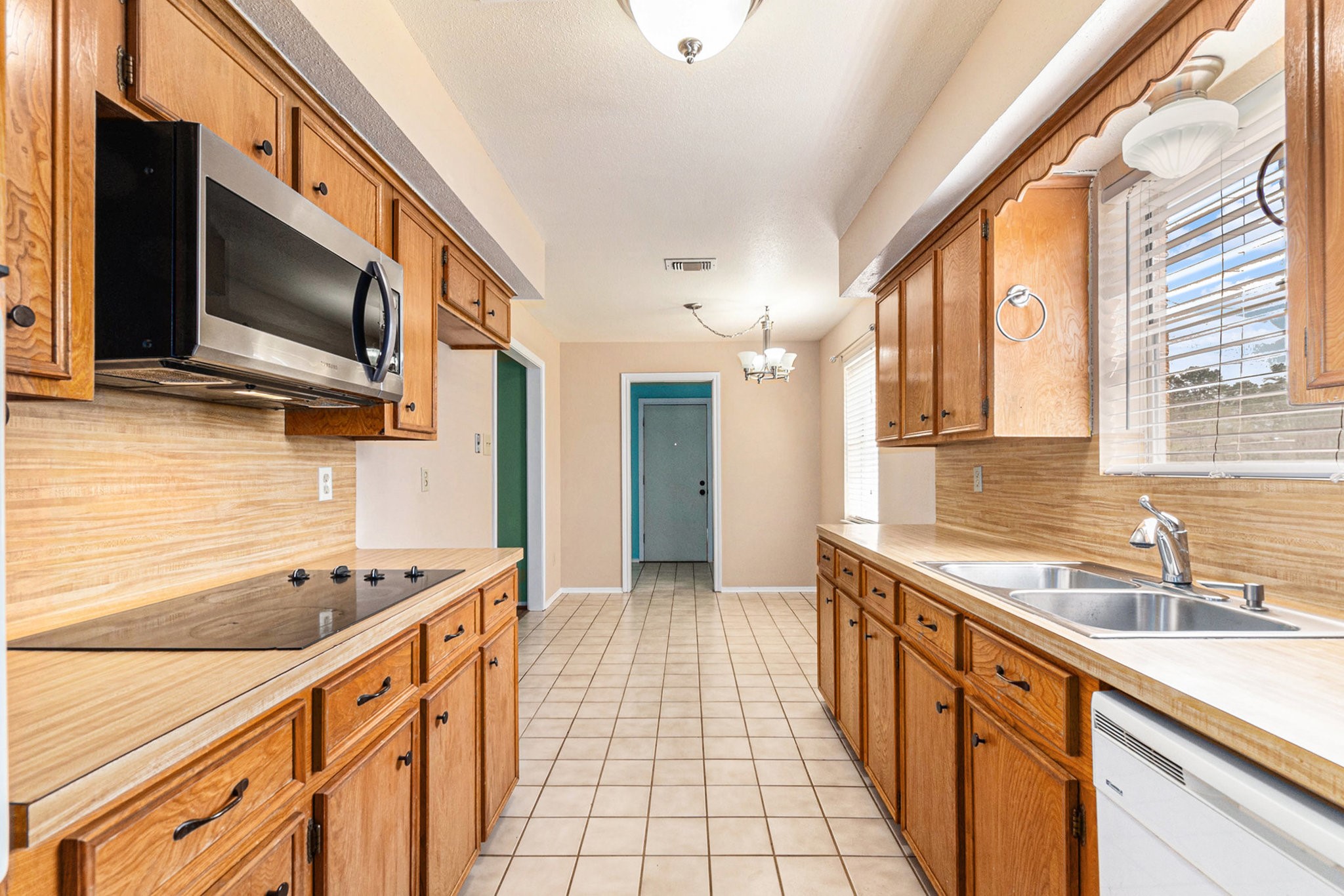 19331 E Lakeshore Drive Property Photo 6