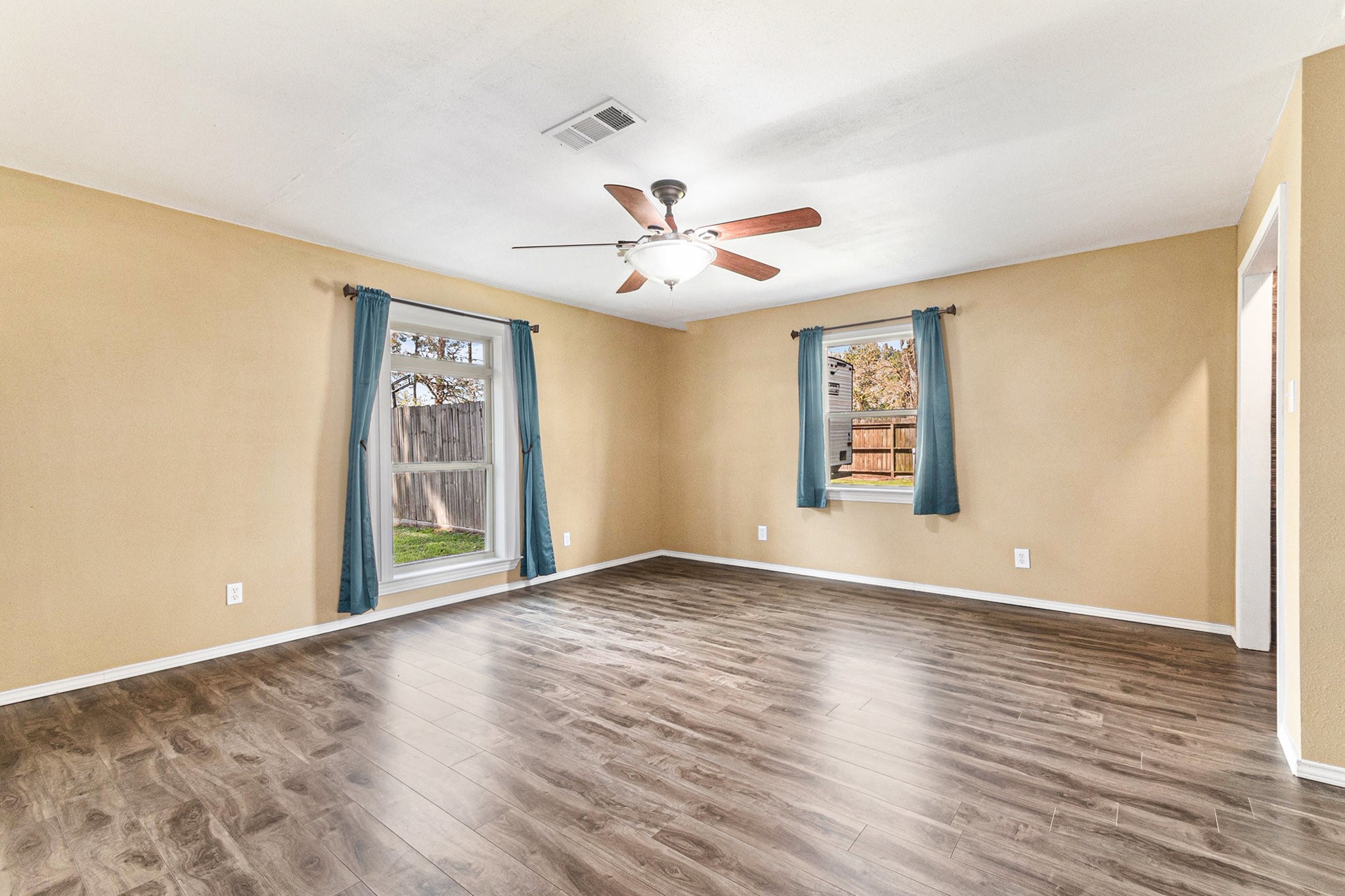 19331 E Lakeshore Drive Property Photo 8