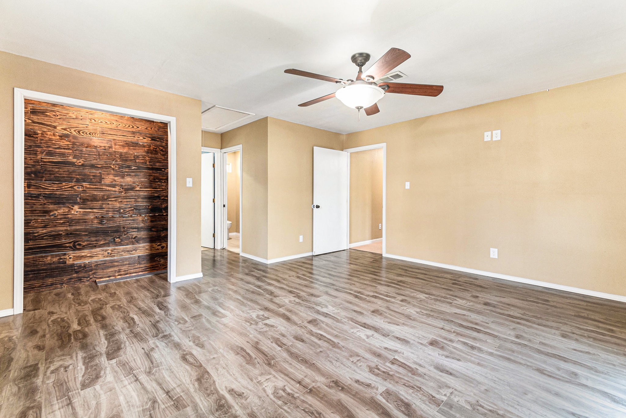 19331 E Lakeshore Drive Property Photo 10