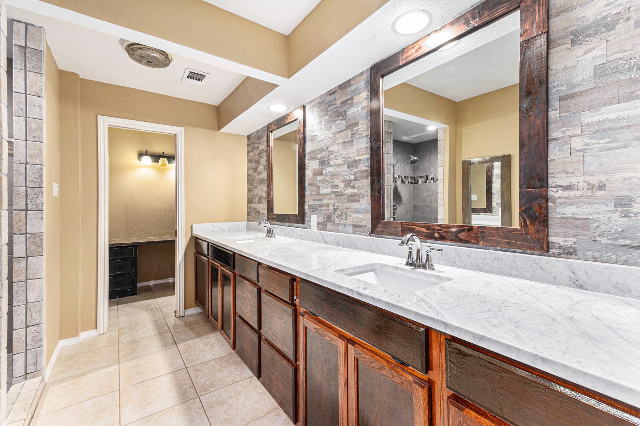 19331 E Lakeshore Drive Property Photo 11