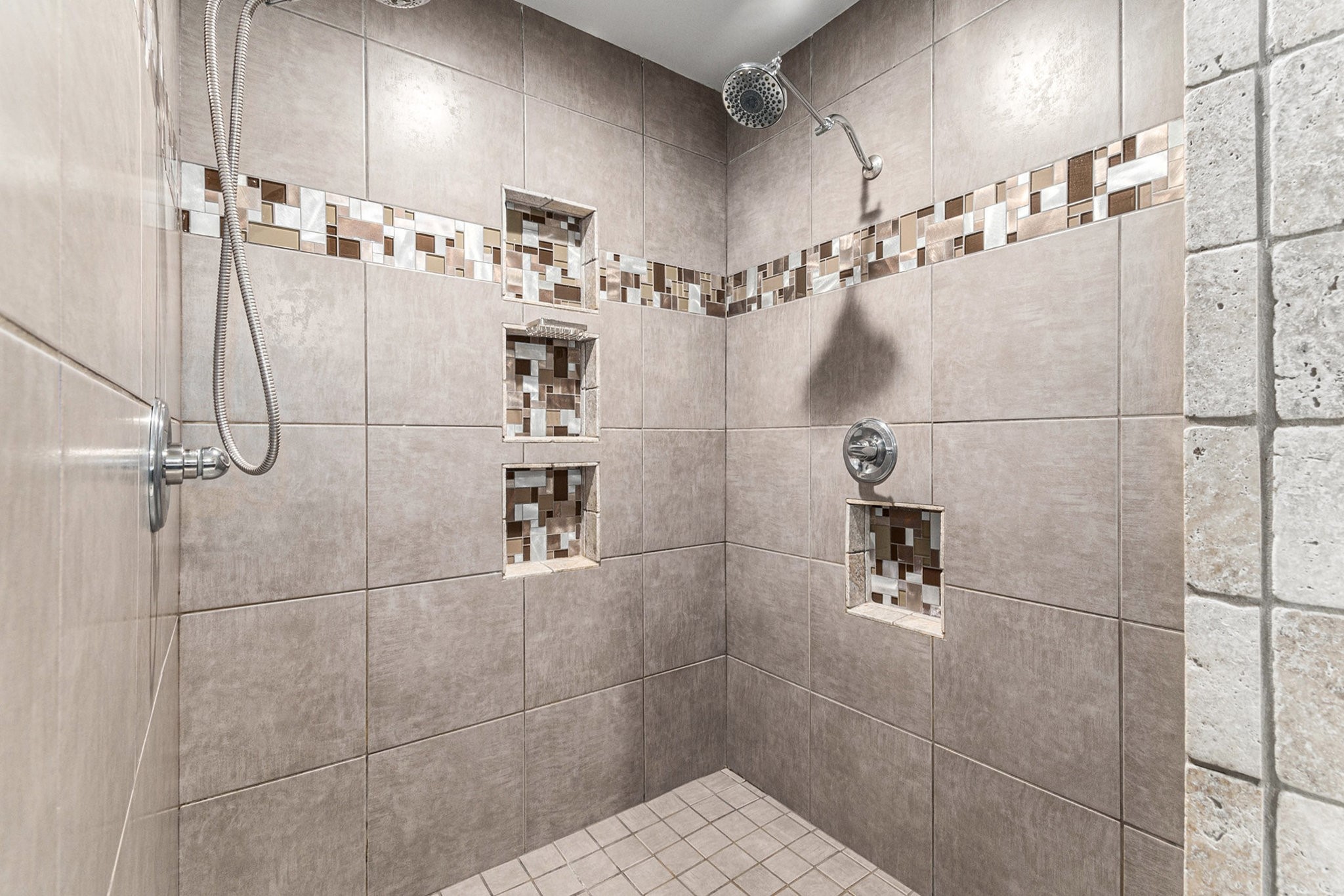 19331 E Lakeshore Drive Property Photo 12