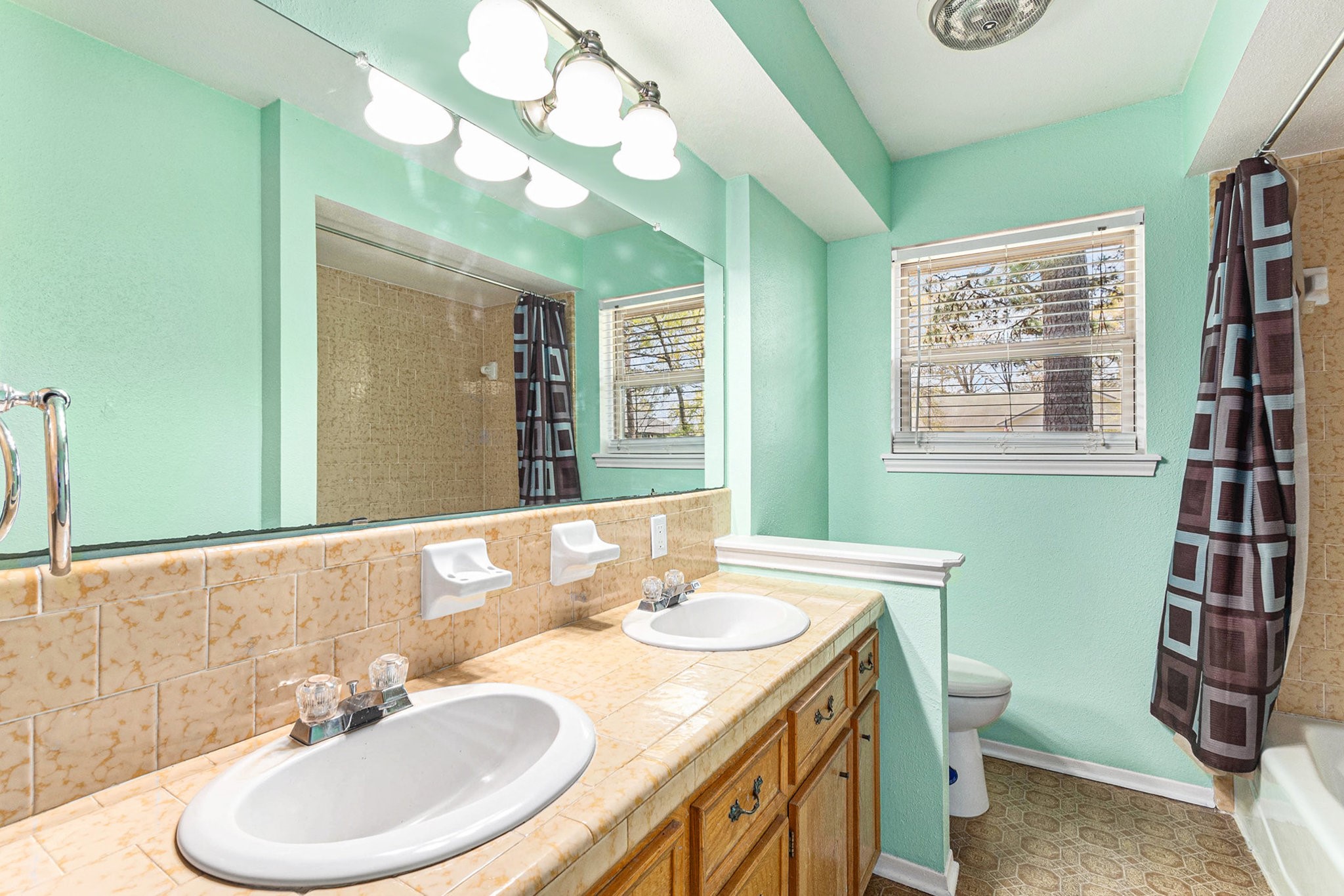 19331 E Lakeshore Drive Property Photo 13