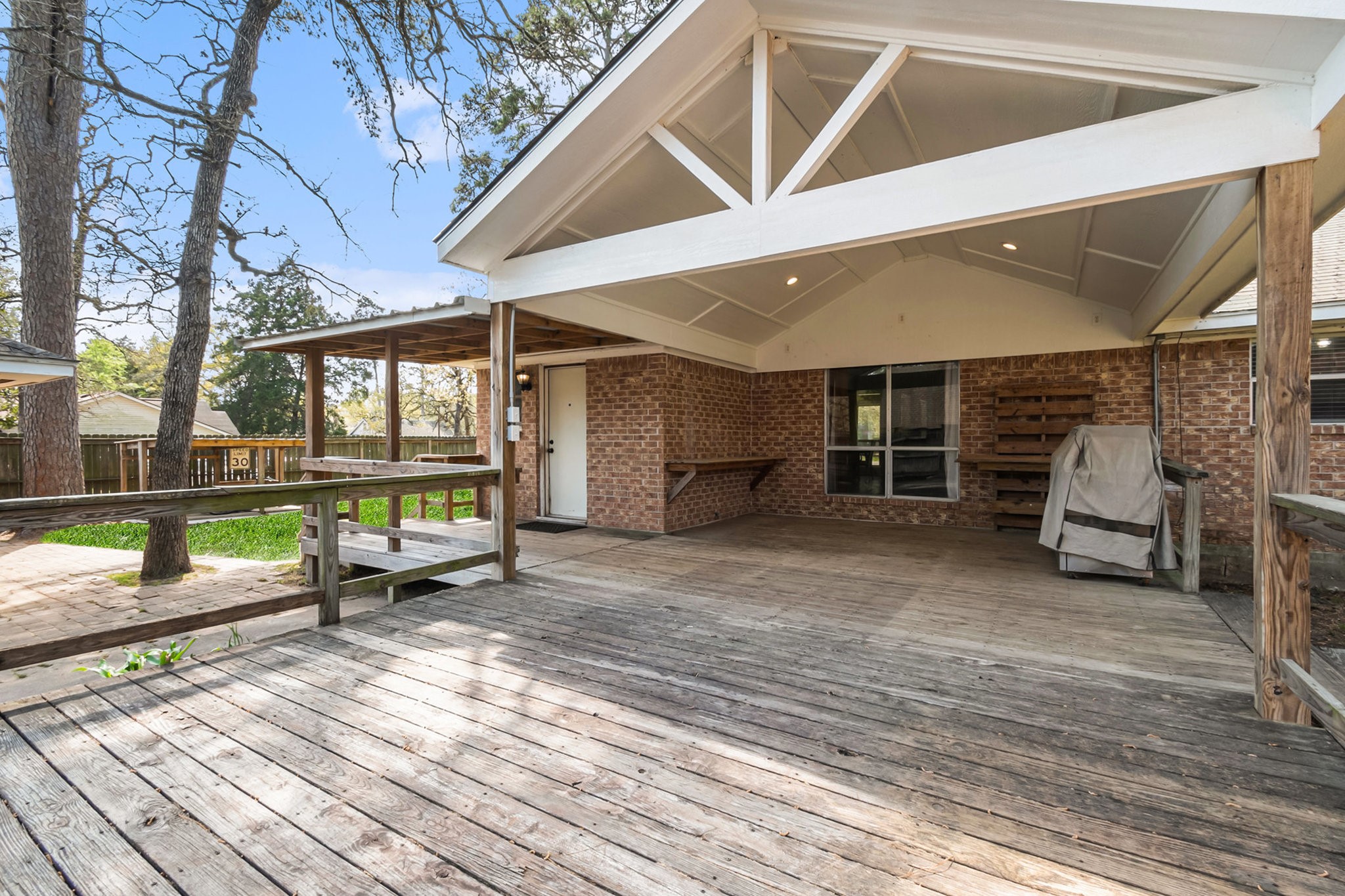 19331 E Lakeshore Drive Property Photo 15