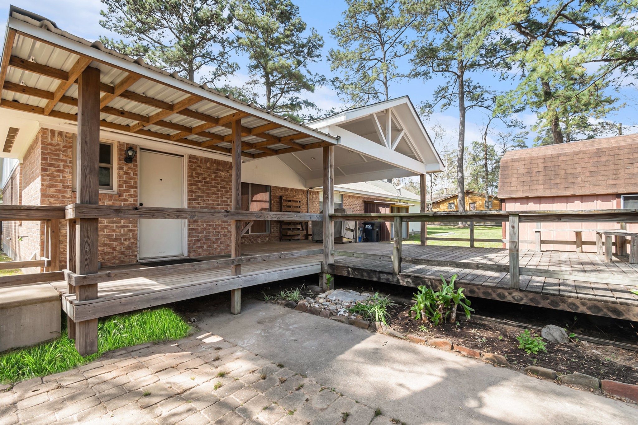 19331 E Lakeshore Drive Property Photo 18