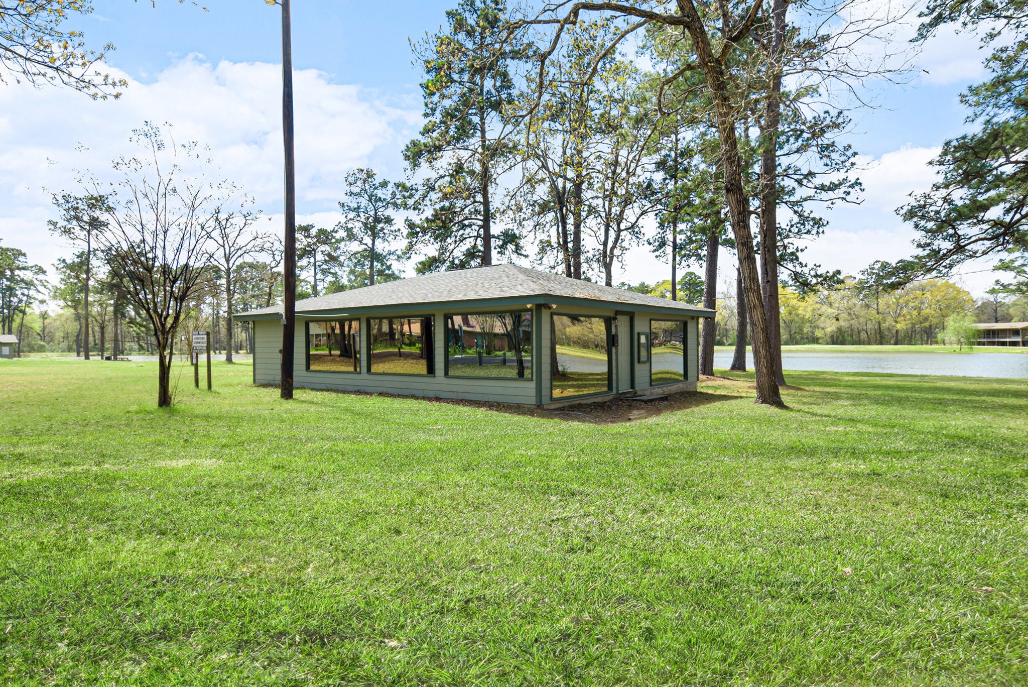 19331 E Lakeshore Drive Property Photo 22