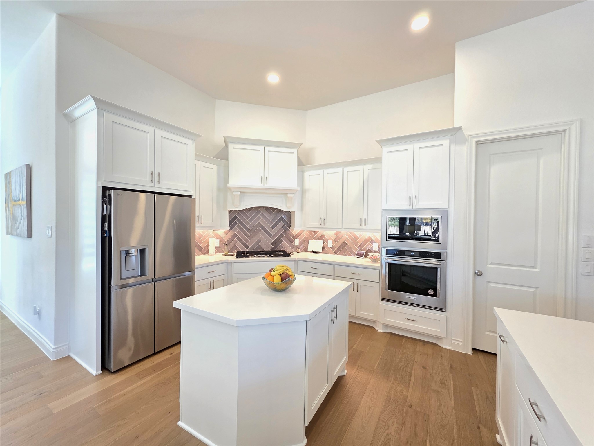 22045 Gateway Arch Drive Property Photo 5