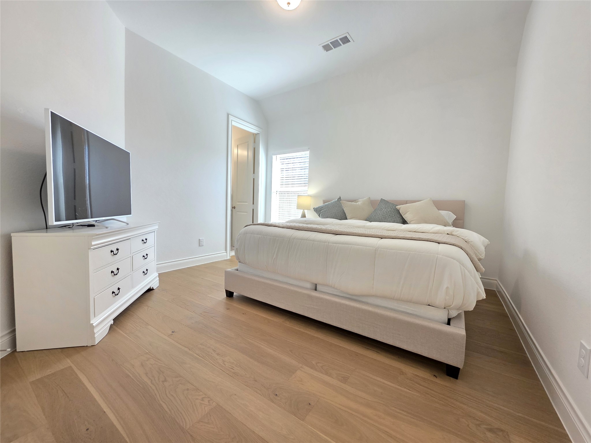 22045 Gateway Arch Drive Property Photo 15