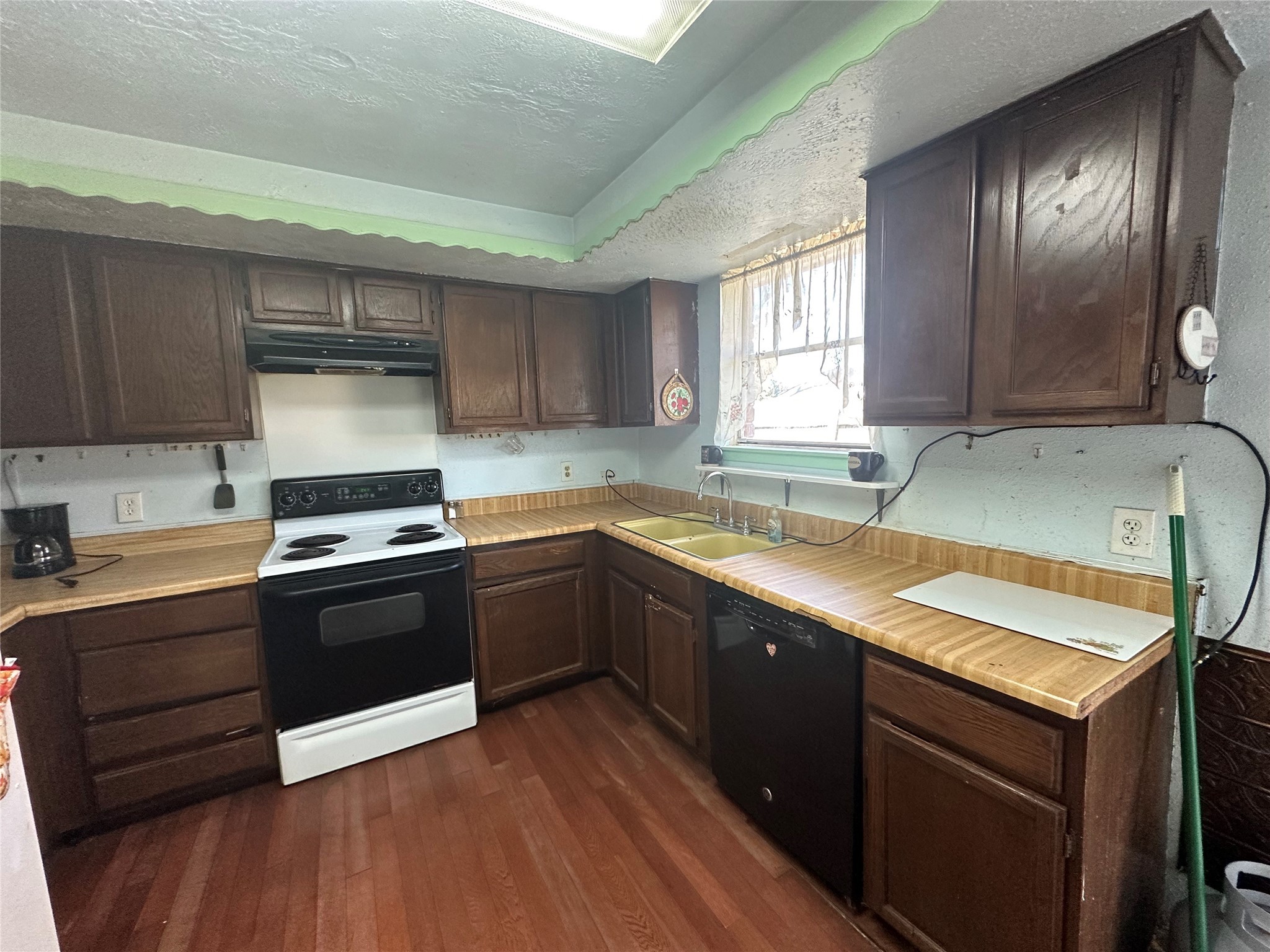 10415 Towne Oak Lane Property Photo 3