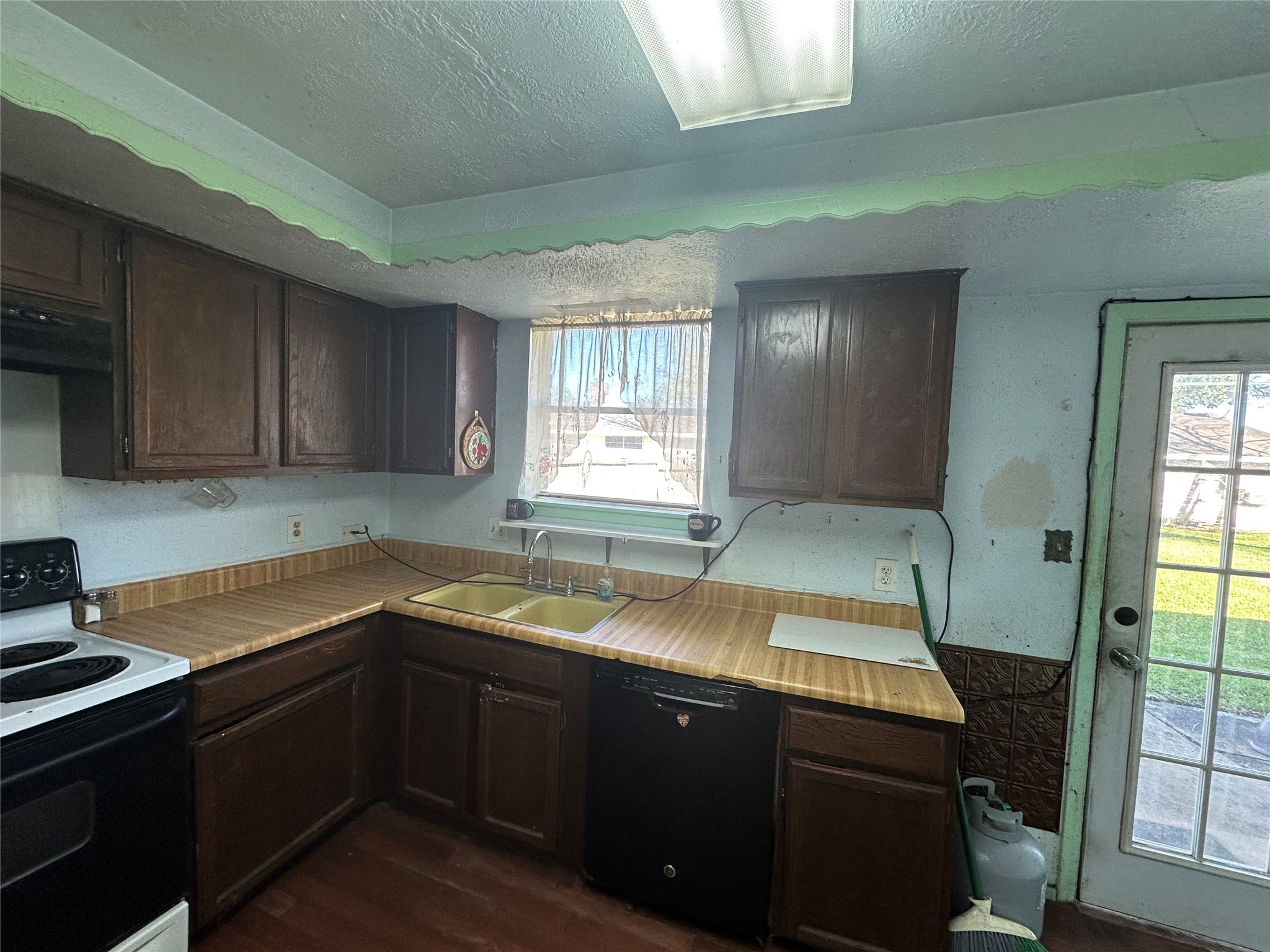 10415 Towne Oak Lane Property Photo 6