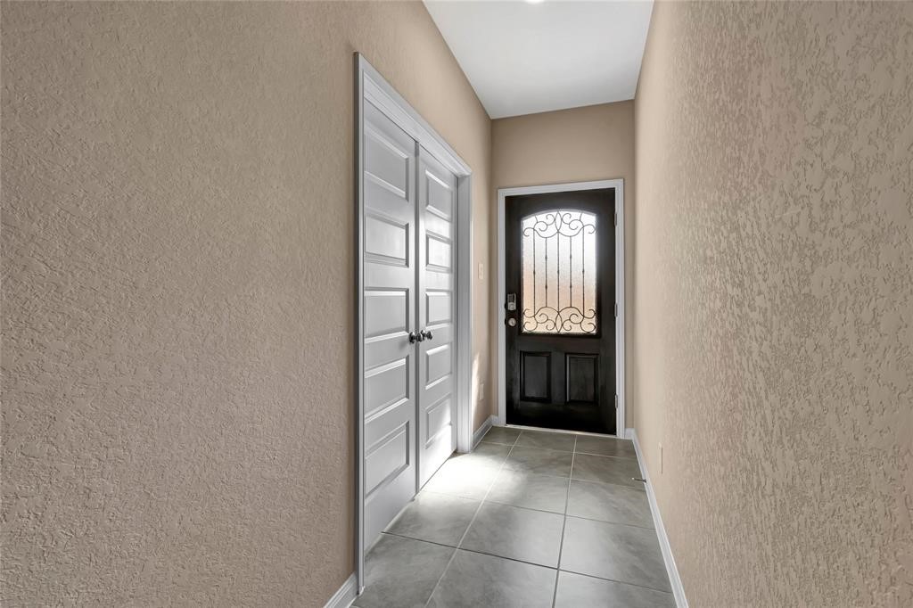 903 Cloverdale Drive Property Photo 2