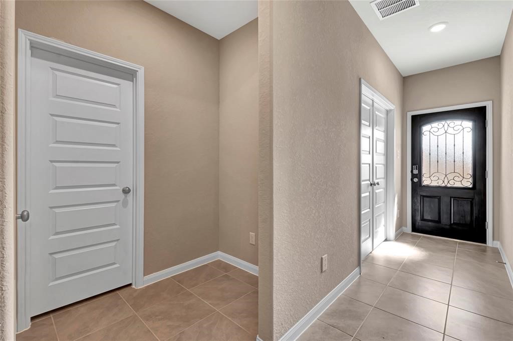 903 Cloverdale Drive Property Photo 3