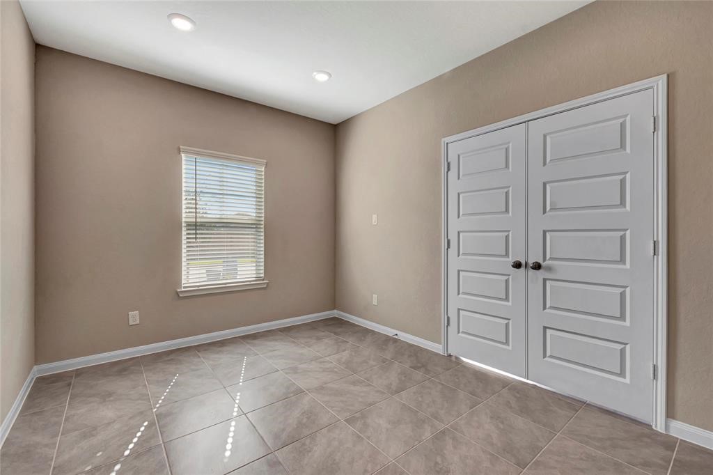 903 Cloverdale Drive Property Photo 4
