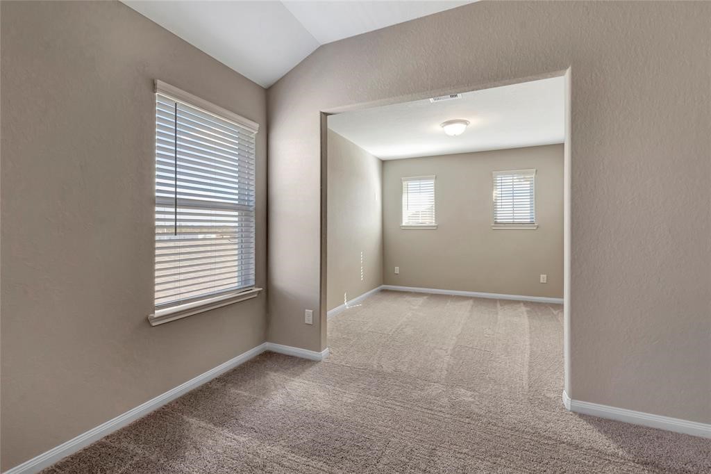 903 Cloverdale Drive Property Photo 18