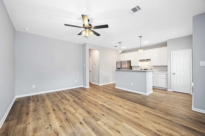 4507 White Rock Street B Property Photo 5