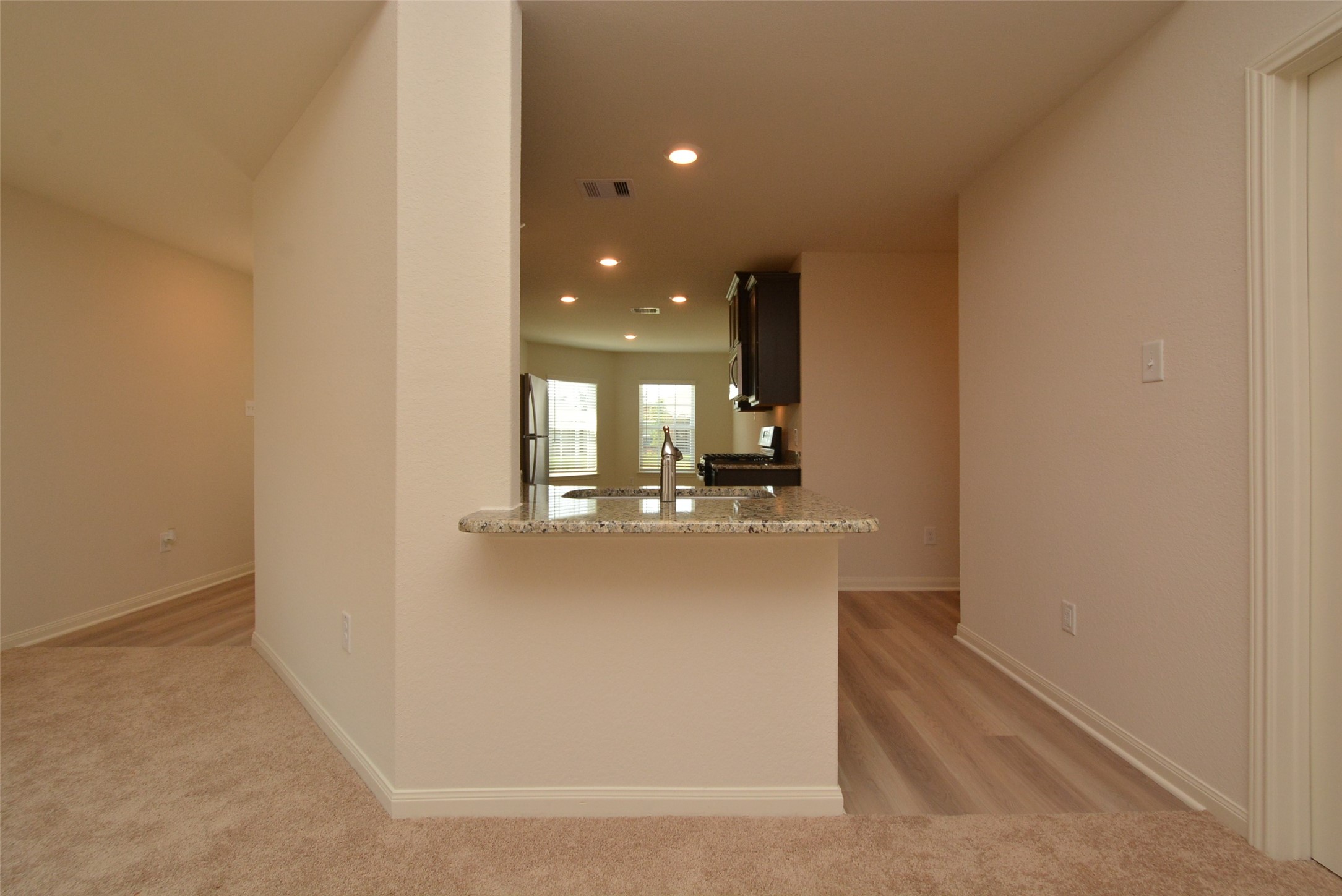 22426 Kennons Way Property Photo 5